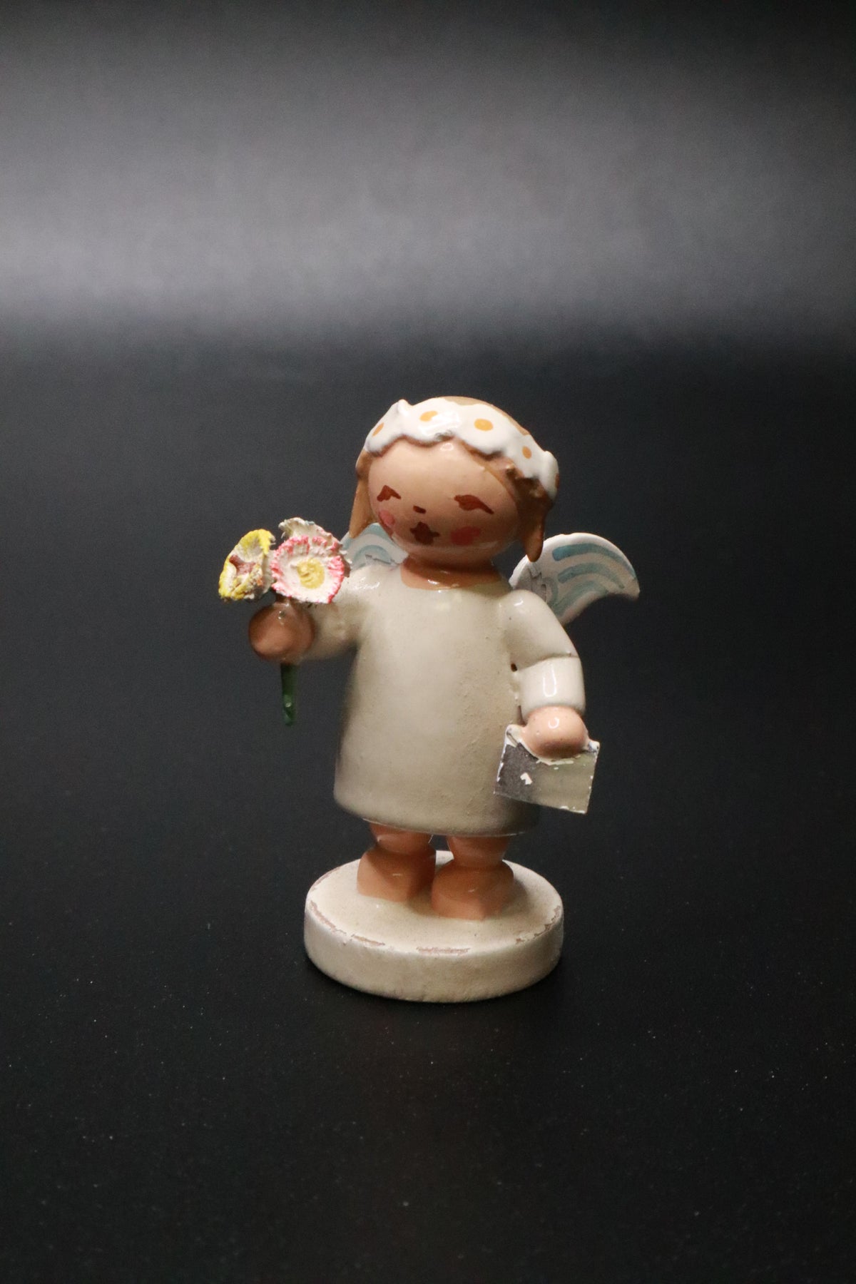 WENDT AND KüHN GERMAN "MARGUERITE ANGEL" FIGURINE "CARRYING FLOWERS"
