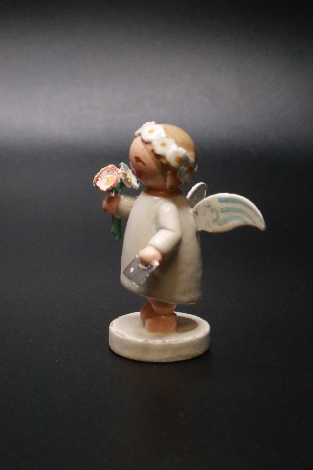 WENDT AND KüHN GERMAN "MARGUERITE ANGEL" FIGURINE "CARRYING FLOWERS"