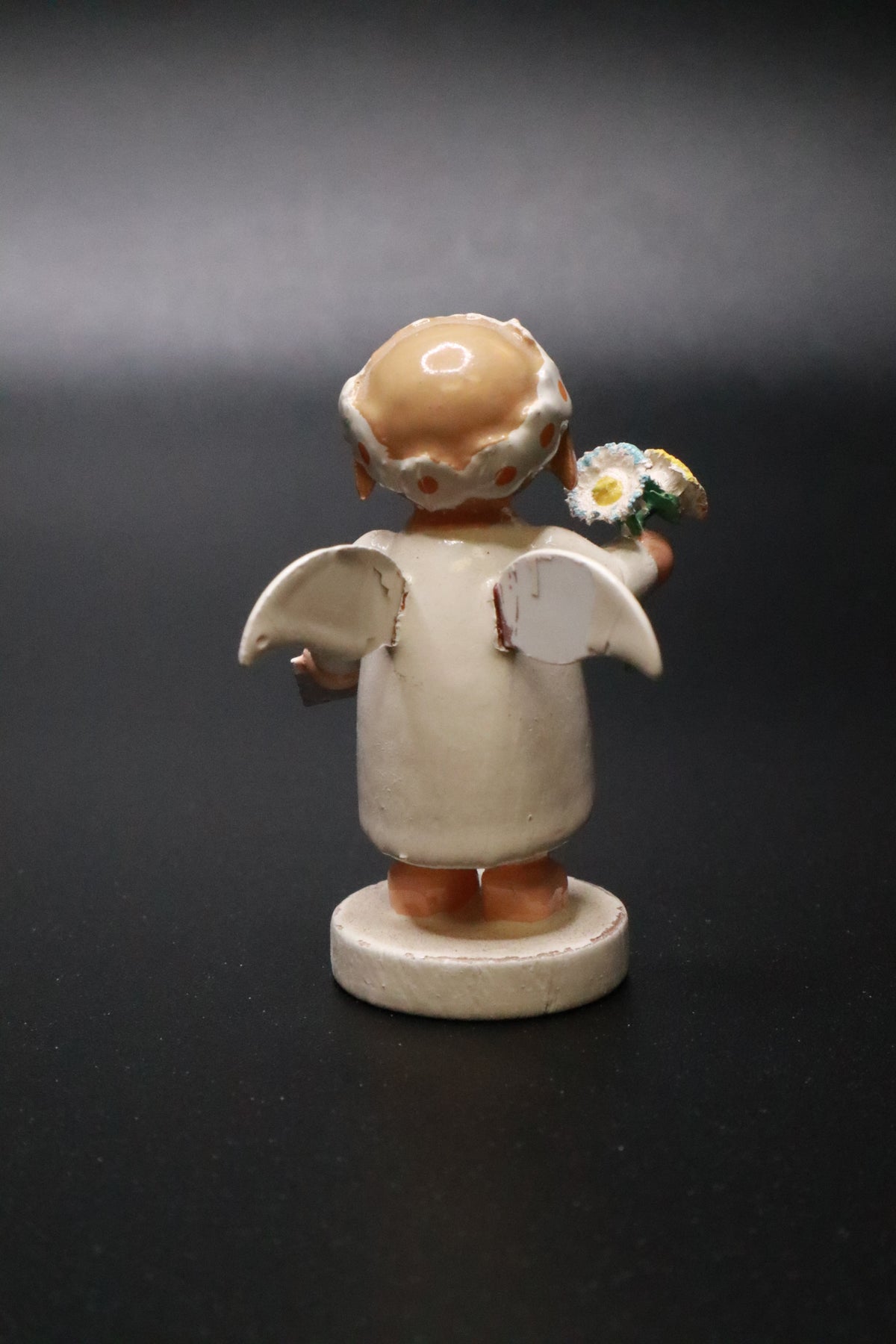 WENDT AND KüHN GERMAN "MARGUERITE ANGEL" FIGURINE "CARRYING FLOWERS"