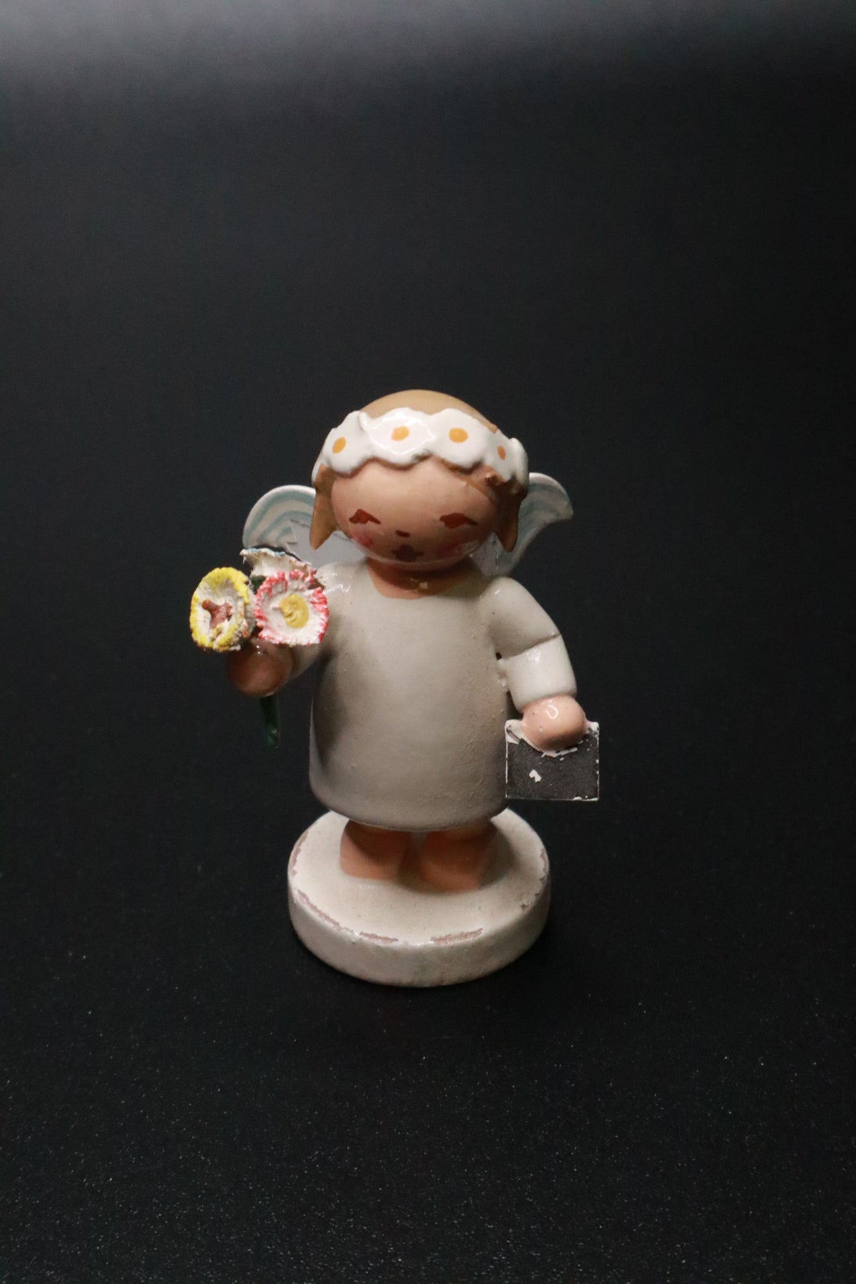 WENDT AND KüHN GERMAN "MARGUERITE ANGEL" FIGURINE "CARRYING FLOWERS"