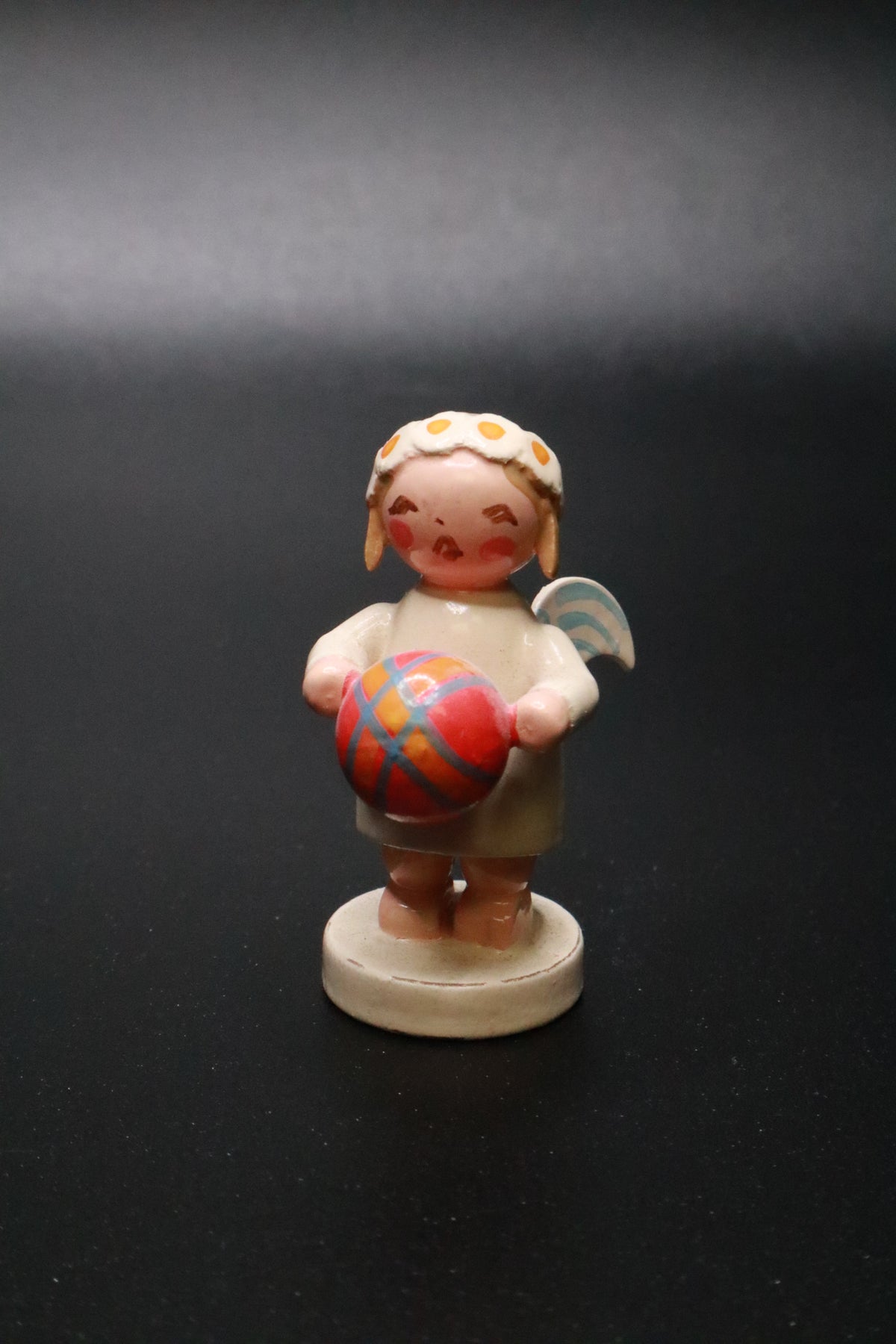 WENDT AND KüHN GERMAN "MARGUERITE ANGEL" FIGURINE "BALL"