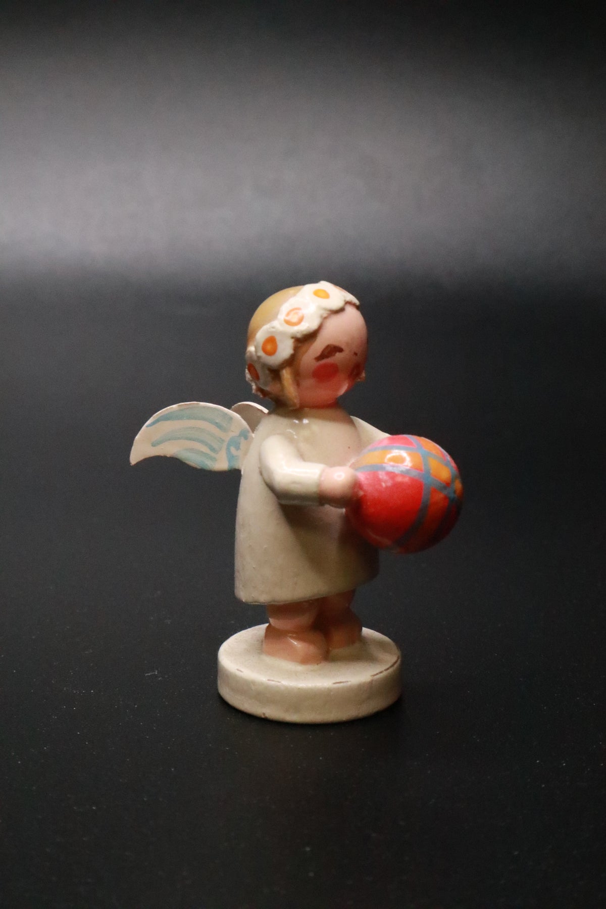 WENDT AND KüHN GERMAN "MARGUERITE ANGEL" FIGURINE "BALL"