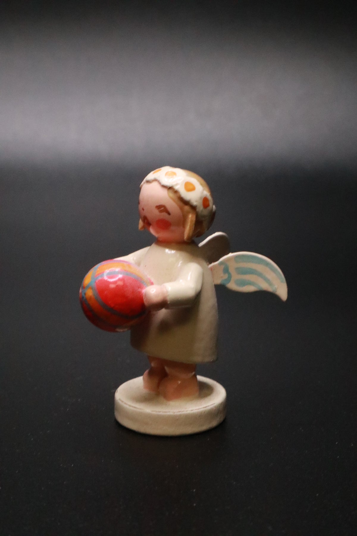 WENDT AND KüHN GERMAN "MARGUERITE ANGEL" FIGURINE "BALL"