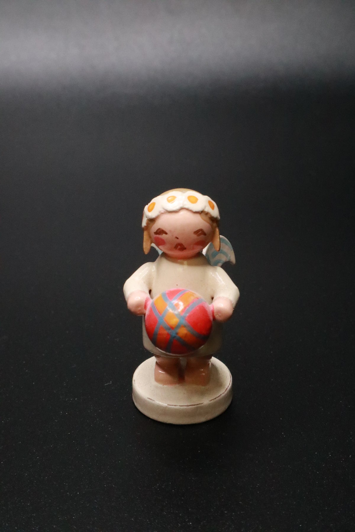 WENDT AND KüHN GERMAN "MARGUERITE ANGEL" FIGURINE "BALL"
