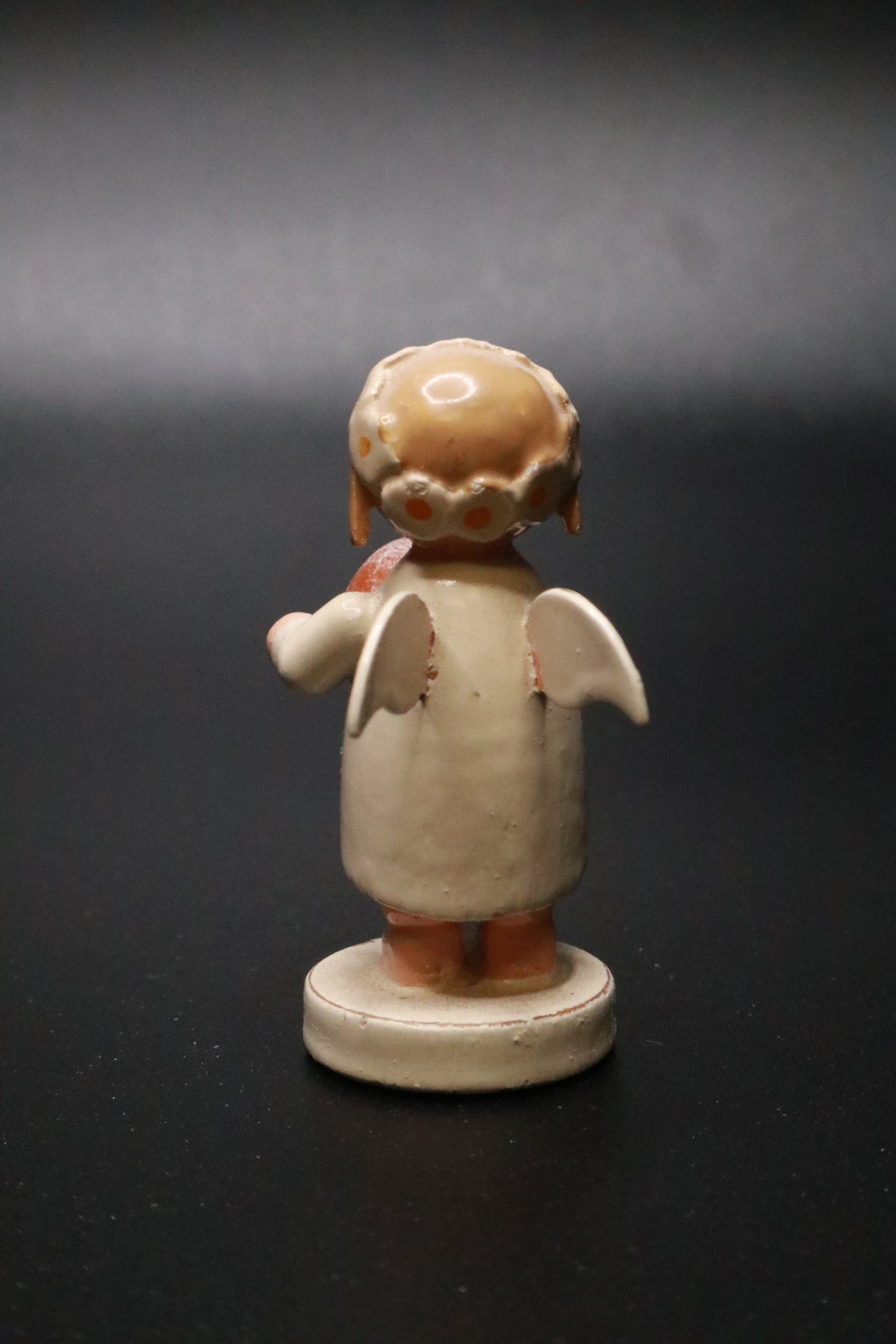 WENDT AND KüHN GERMAN "MARGUERITE ANGEL" FIGURINE "HOLDING A BUNTCAKE"