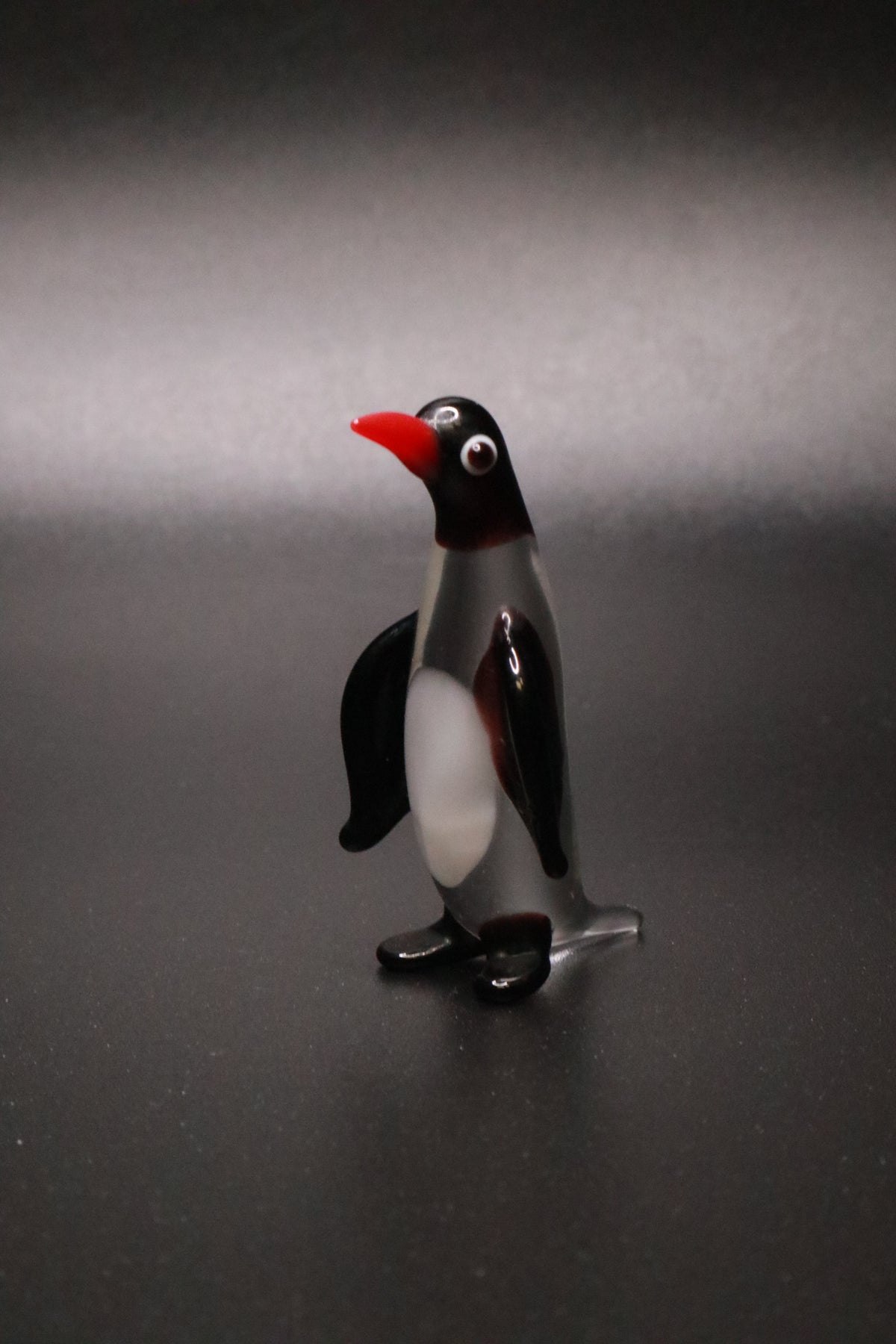 VINTAGE HAND BLOWN ART GLASS MINI PENGUIN