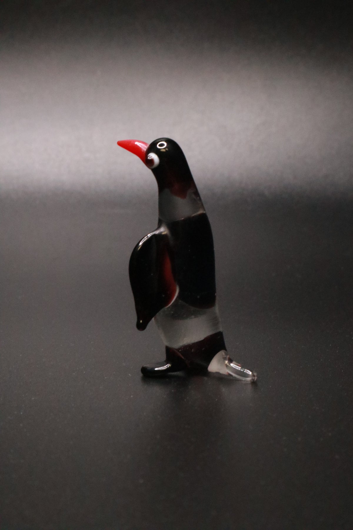 VINTAGE HAND BLOWN ART GLASS MINI PENGUIN
