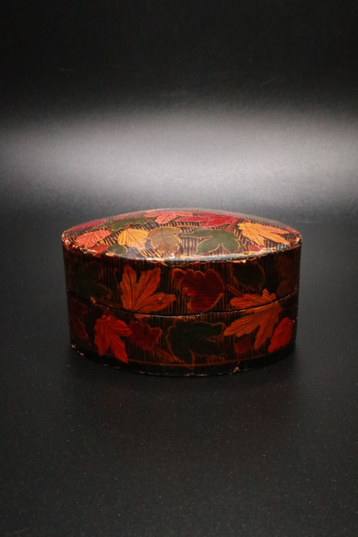 VINTAGE HAND PAINTED KASHMIRI LACQUERED "AUTUMN LEAF" PAPER MACHE TRINKET BOX