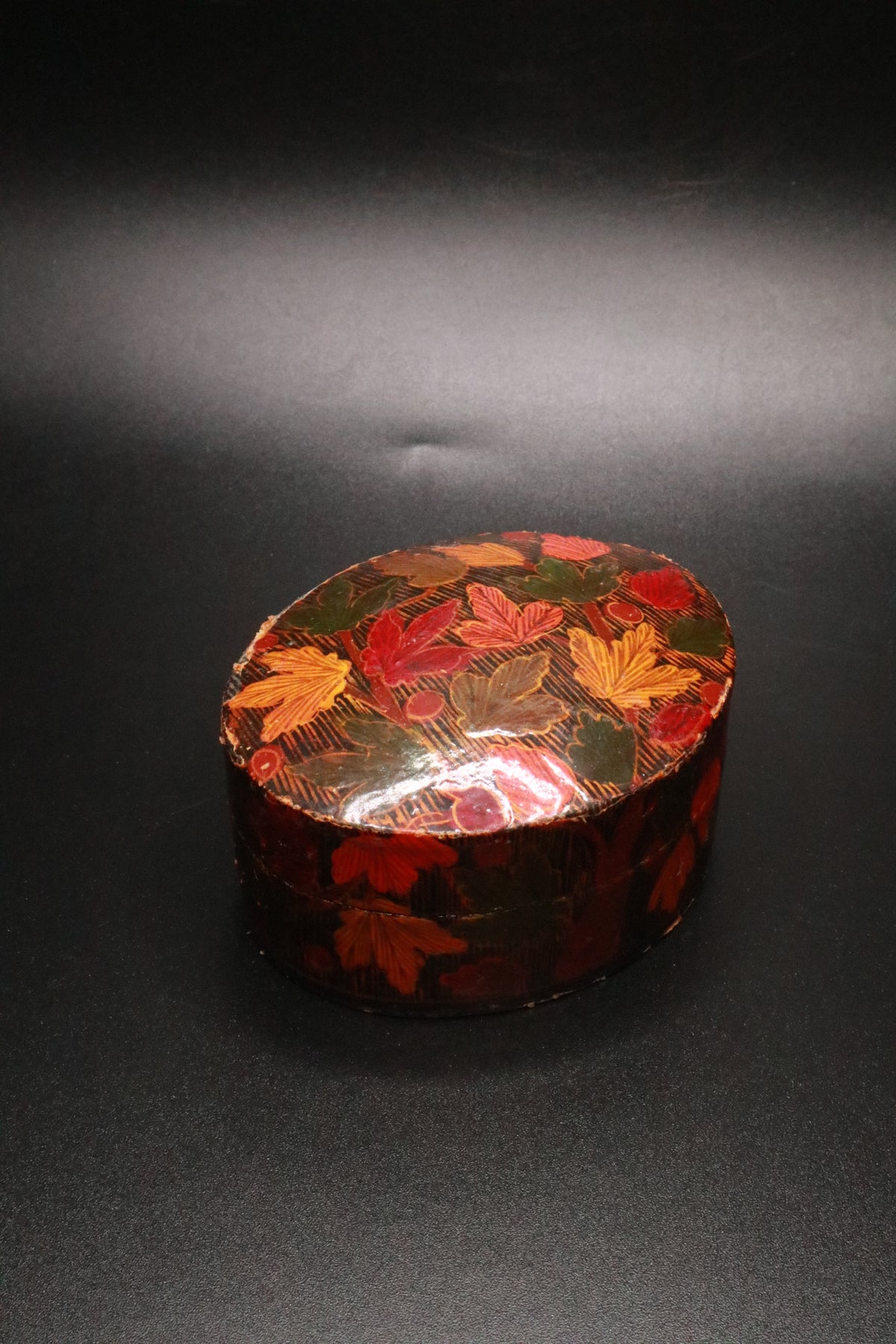 VINTAGE HAND PAINTED KASHMIRI LACQUERED "AUTUMN LEAF" PAPER MACHE TRINKET BOX