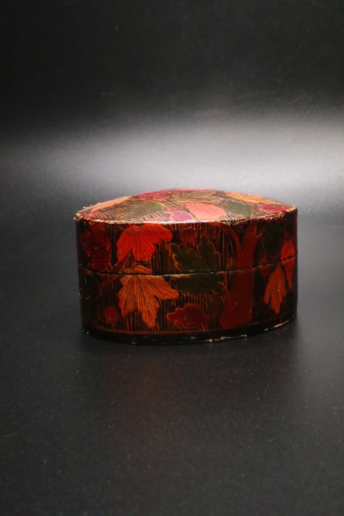 VINTAGE HAND PAINTED KASHMIRI LACQUERED "AUTUMN LEAF" PAPER MACHE TRINKET BOX