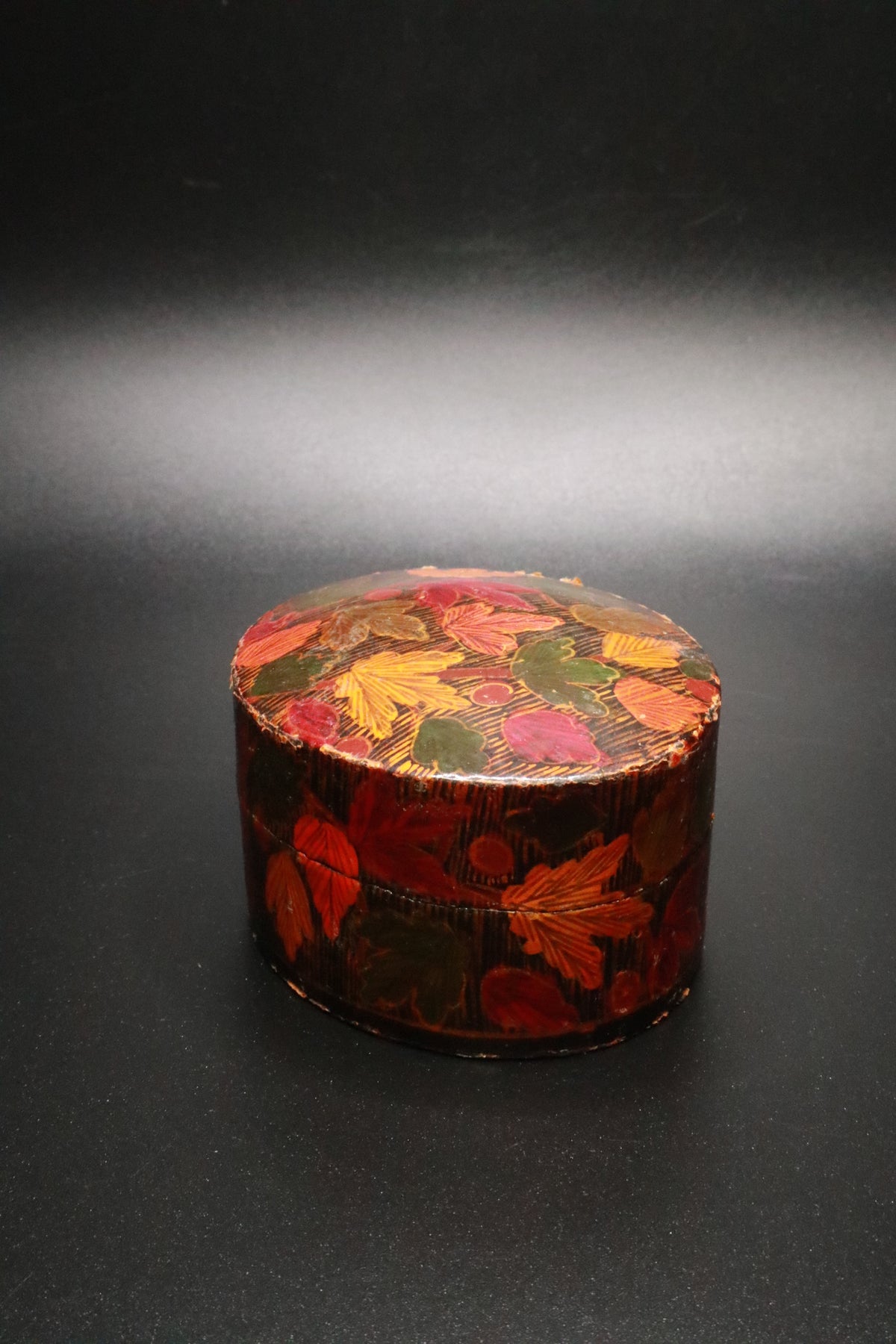 VINTAGE HAND PAINTED KASHMIRI LACQUERED "AUTUMN LEAF" PAPER MACHE TRINKET BOX
