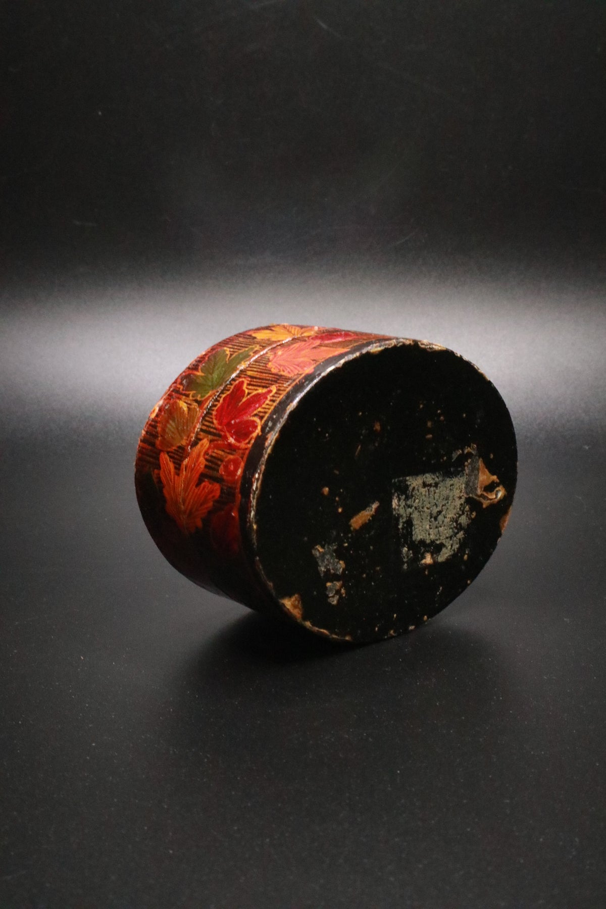 VINTAGE HAND PAINTED KASHMIRI LACQUERED "AUTUMN LEAF" PAPER MACHE TRINKET BOX