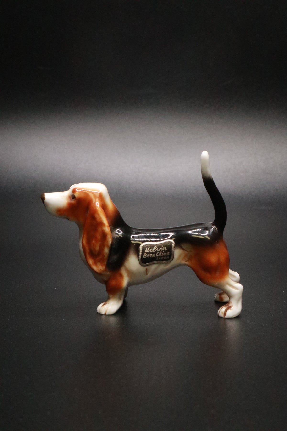 VINTAGE KELVIN BONE CHINA JAPAN BASSET HOUND DOG FIGURINES (SET OF 2)