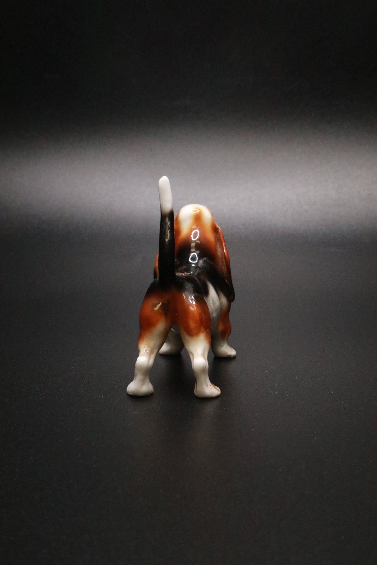VINTAGE KELVIN BONE CHINA JAPAN BASSET HOUND DOG FIGURINES (SET OF 2)