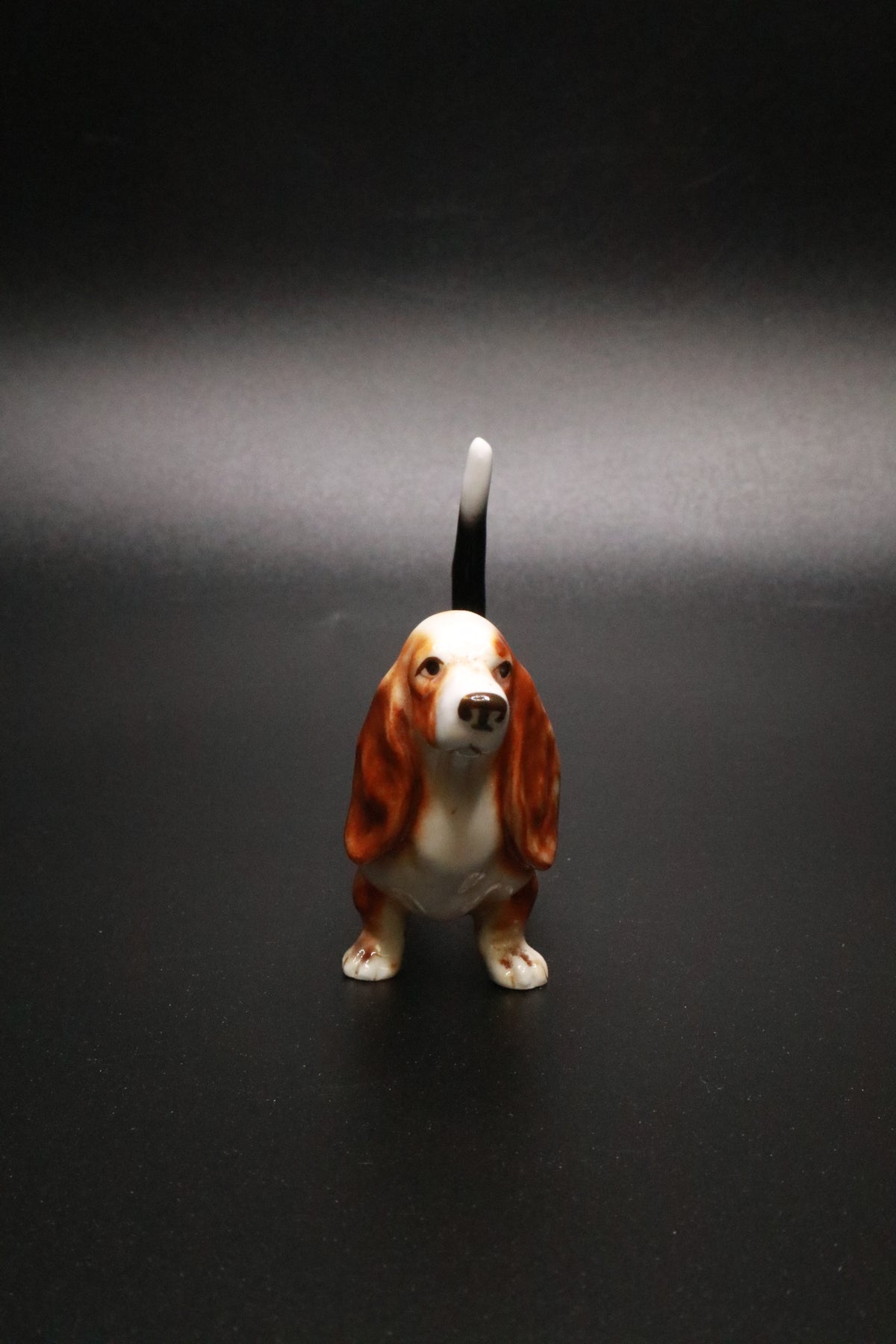 VINTAGE KELVIN BONE CHINA JAPAN BASSET HOUND DOG FIGURINES (SET OF 2)