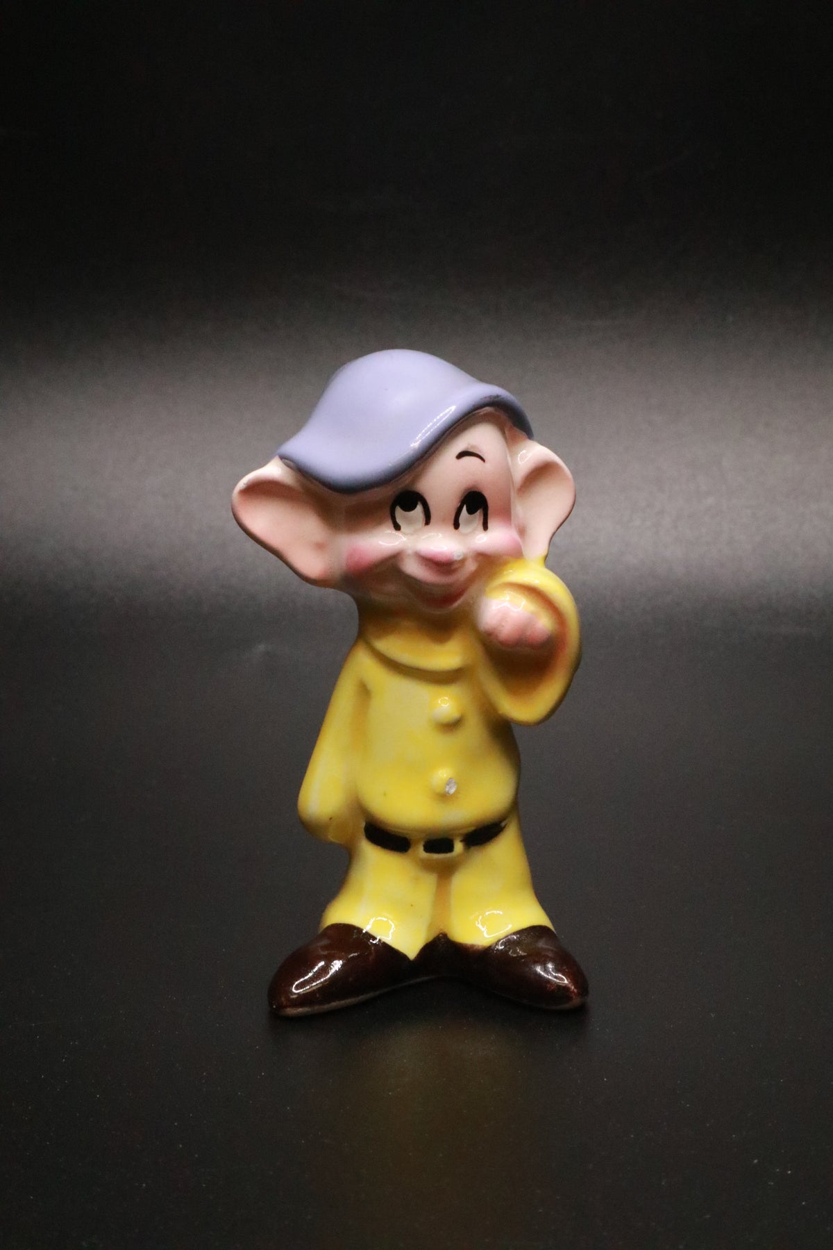 VINTAGE WALT DISNEY PRODUCTIONS JAPAN DOPEY CERAMIC FIGURINE (AS IS)