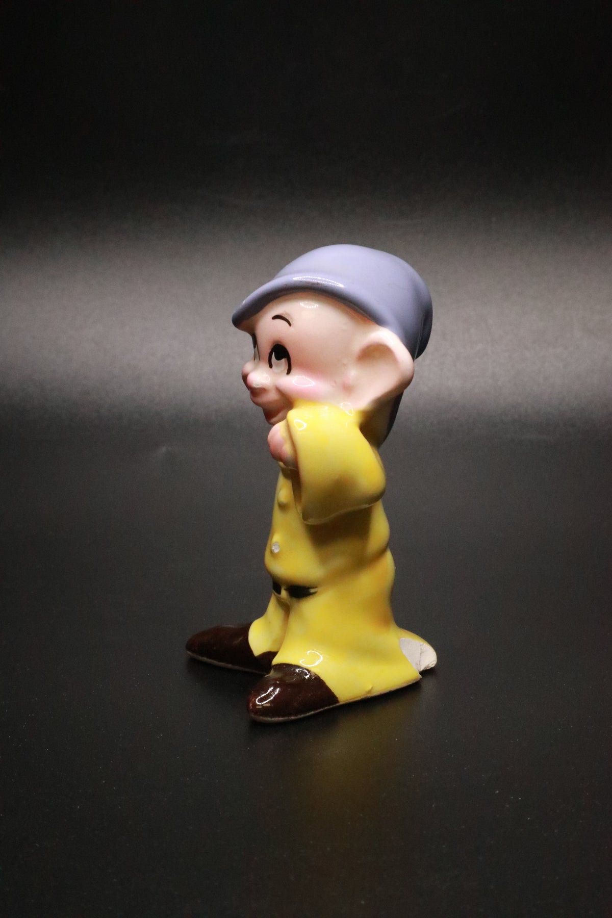 VINTAGE WALT DISNEY PRODUCTIONS JAPAN DOPEY CERAMIC FIGURINE (AS IS)