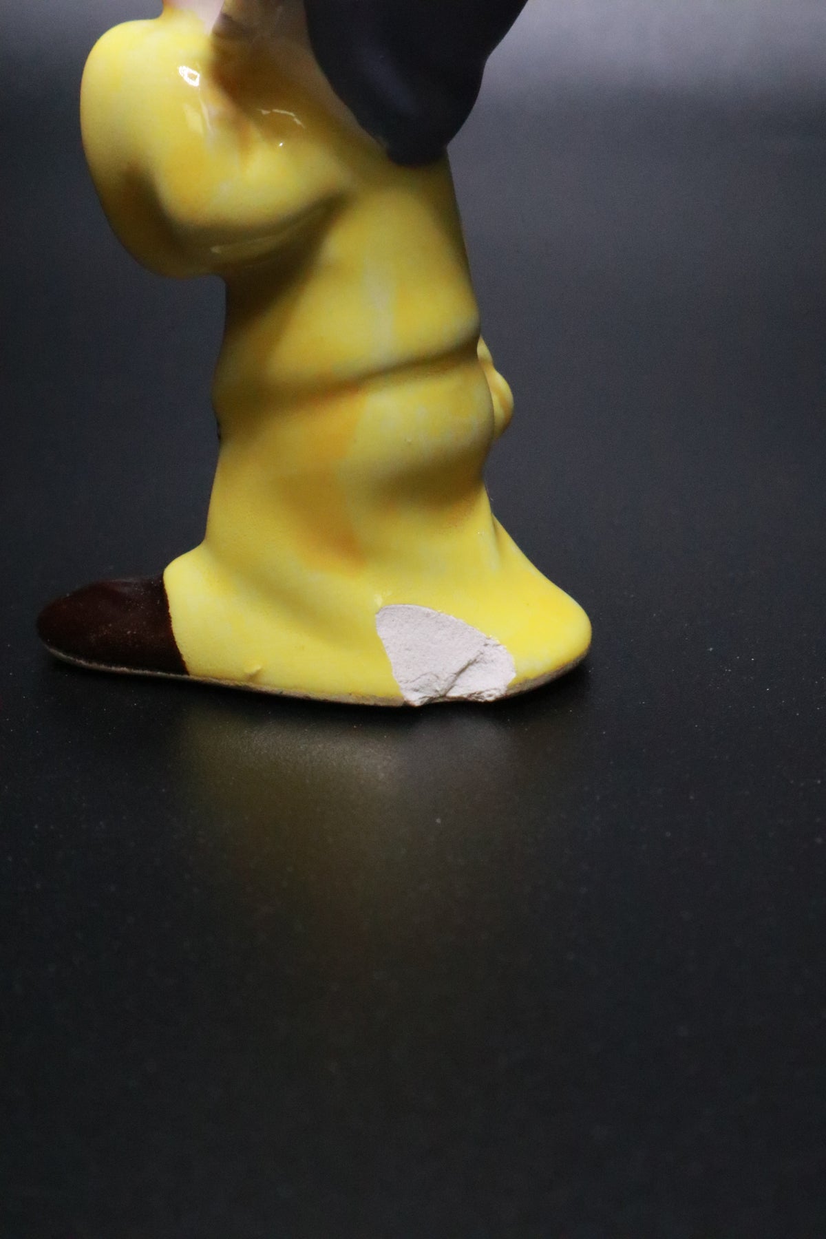 VINTAGE WALT DISNEY PRODUCTIONS JAPAN DOPEY CERAMIC FIGURINE (AS IS)
