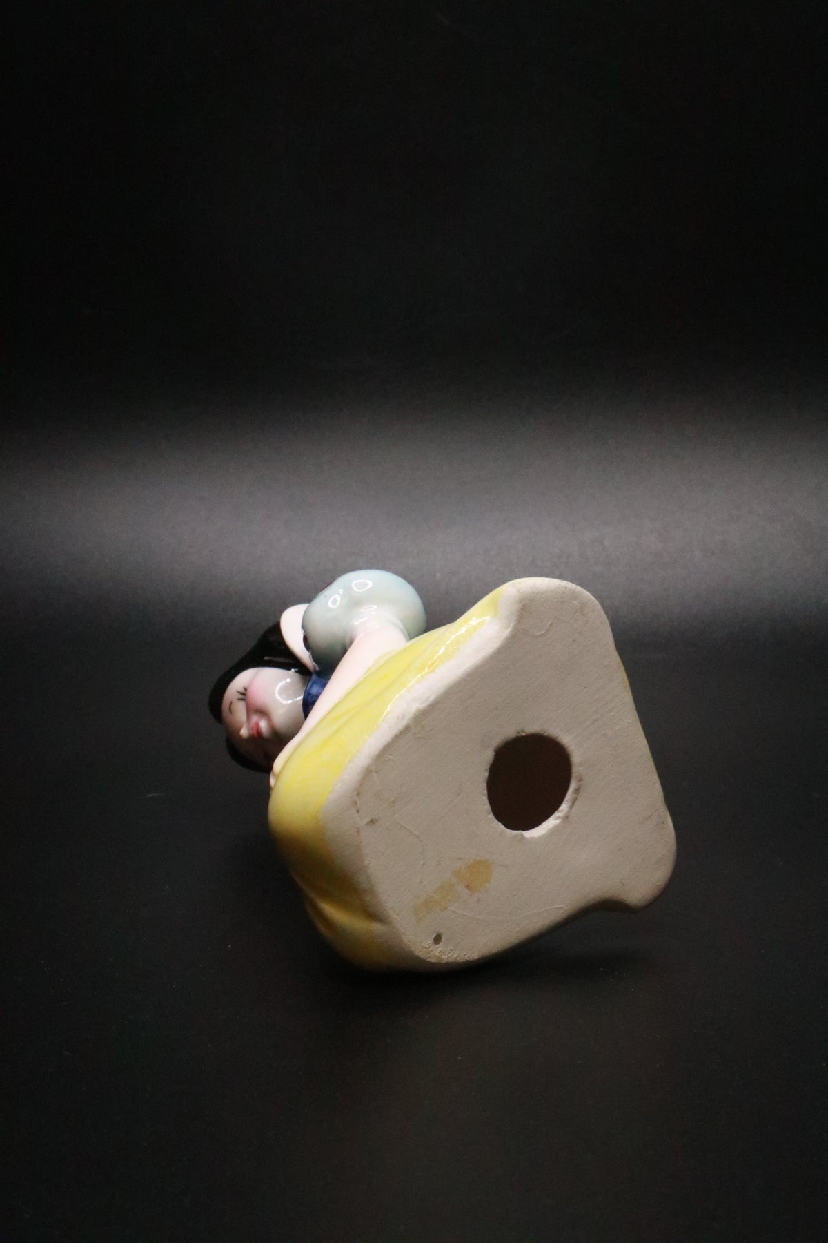 VINTAGE WALT DISNEY PRODUCTIONS JAPAN KNEELING SNOW WHITE CERAMIC FIGURINE