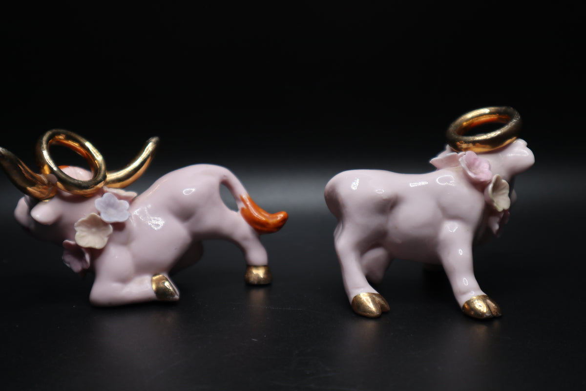 ANTHROPOMORPHIC BULL AND COW HALO SALT AND PEPPER SET