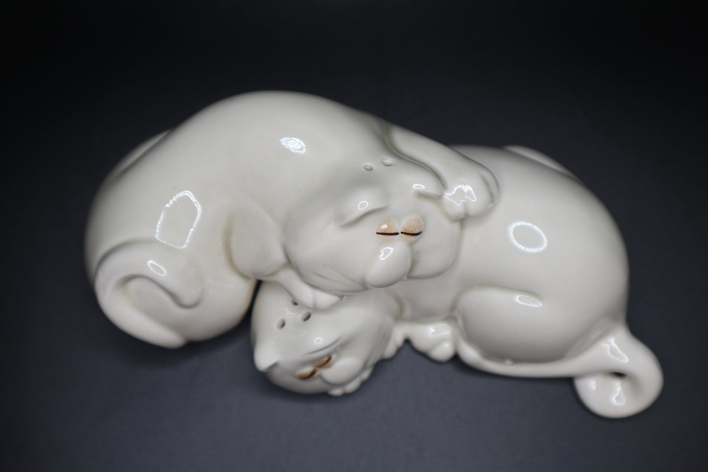 VINTAGE FITZ AND FLOYD CAT NAP NESTING CATS SALT AND PEPPER SHAKERS SET