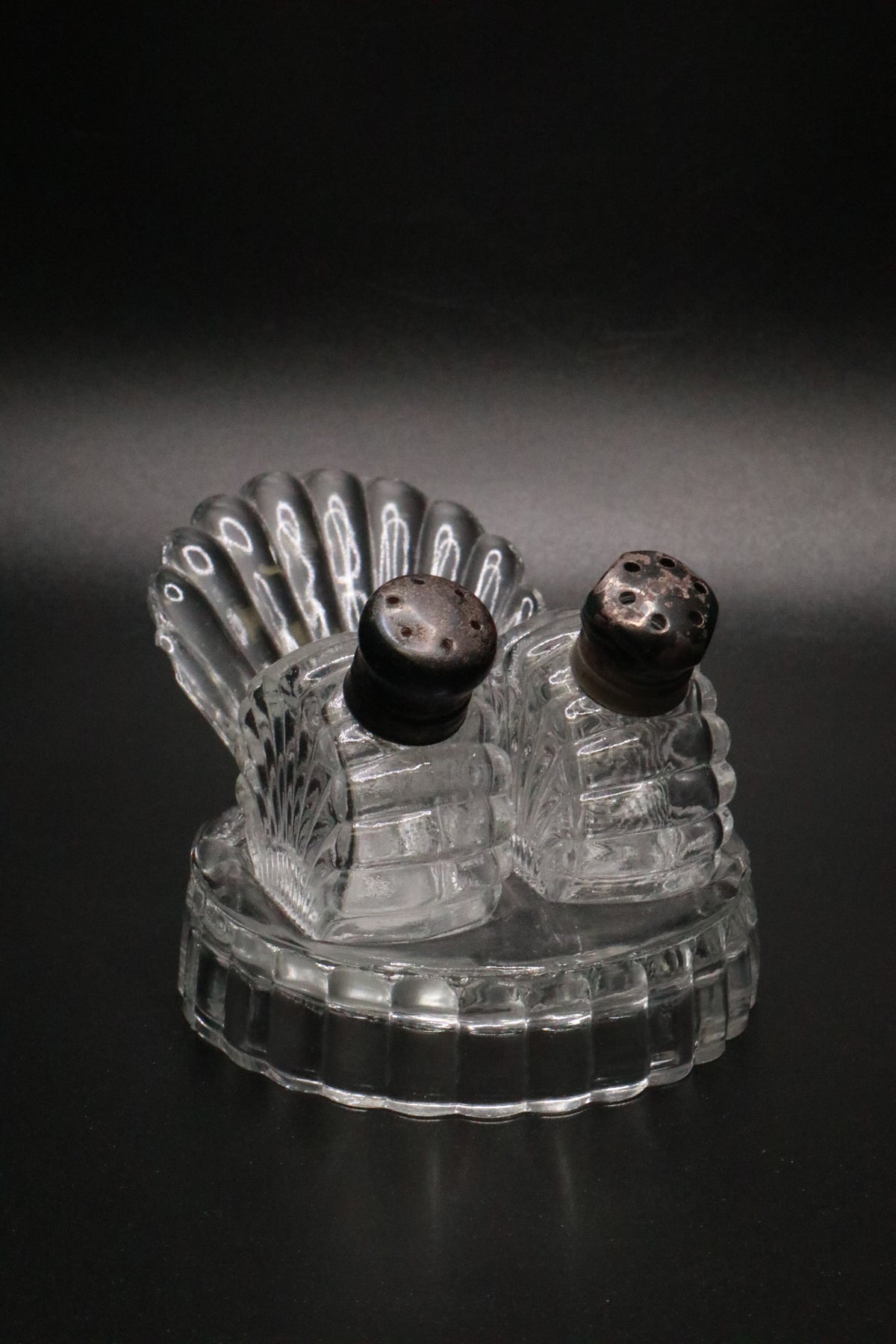 VINTAGE SEASHELL GLASS SHAKERS WITH SILVER TOP AND GLASS BASE