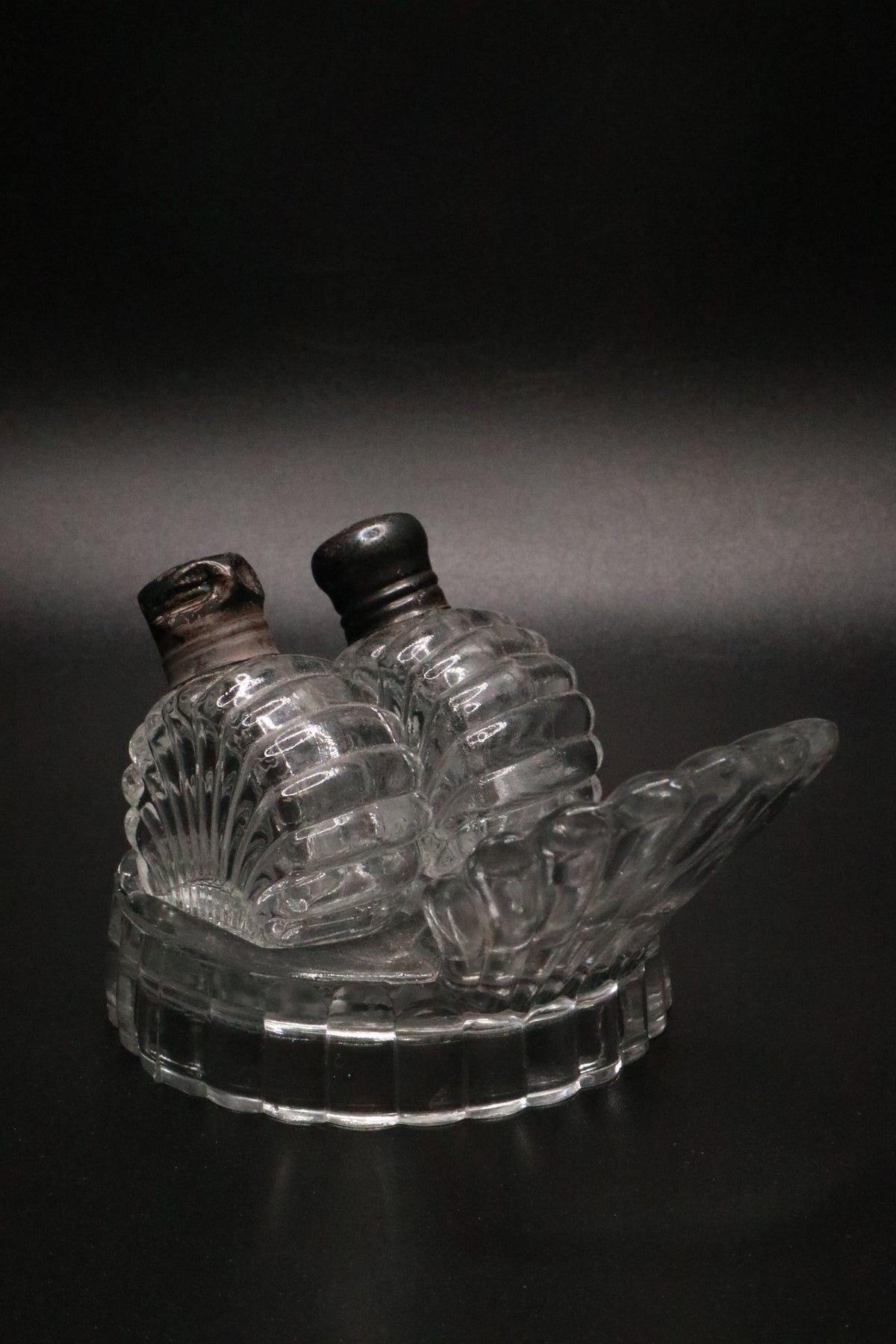 VINTAGE SEASHELL GLASS SHAKERS WITH SILVER TOP AND GLASS BASE