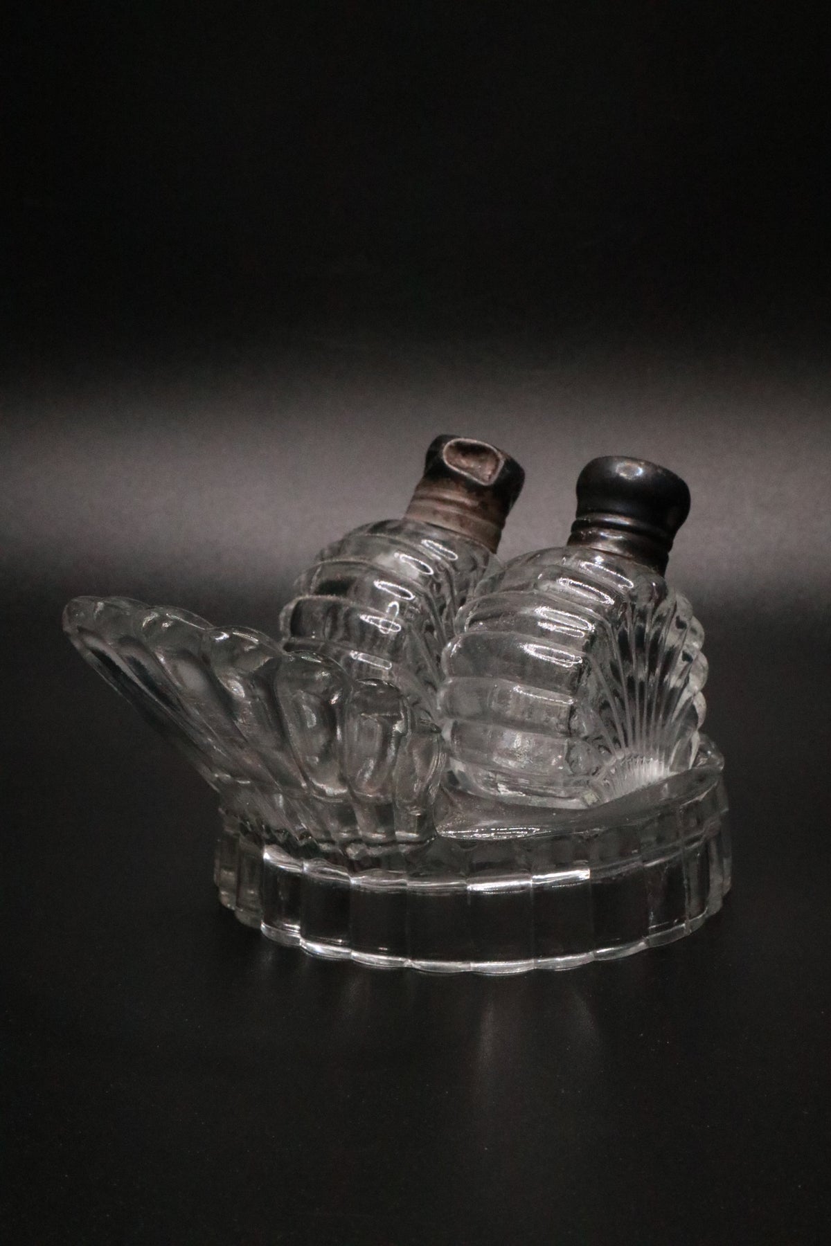 VINTAGE SEASHELL GLASS SHAKERS WITH SILVER TOP AND GLASS BASE