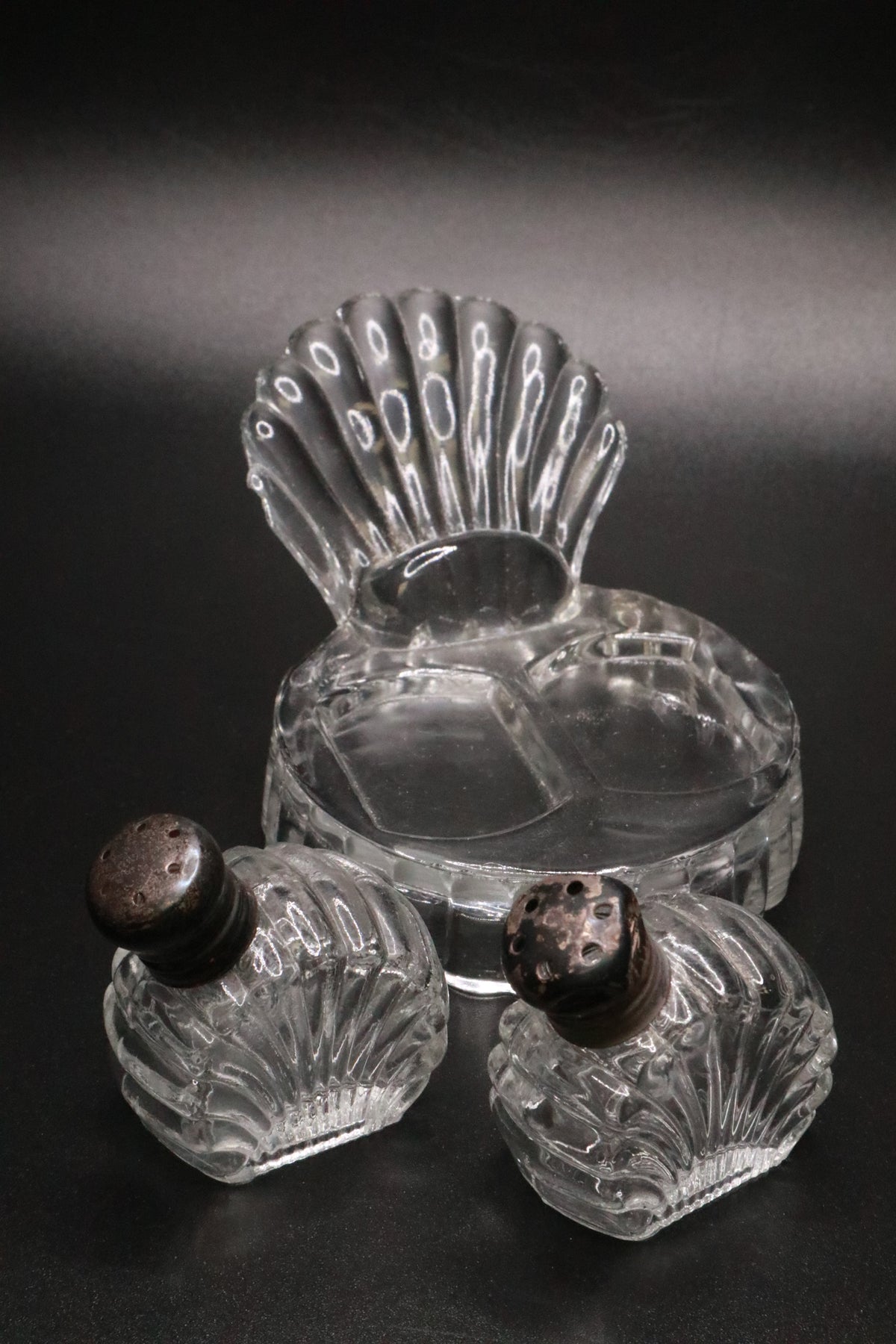 VINTAGE SEASHELL GLASS SHAKERS WITH SILVER TOP AND GLASS BASE
