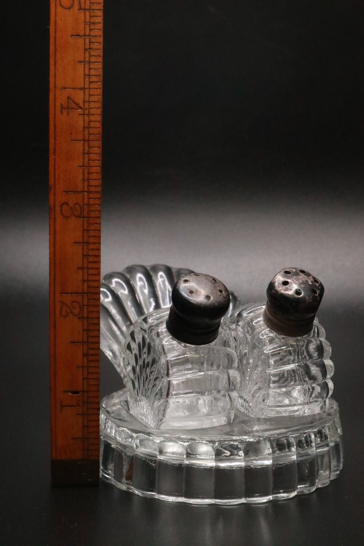 VINTAGE SEASHELL GLASS SHAKERS WITH SILVER TOP AND GLASS BASE