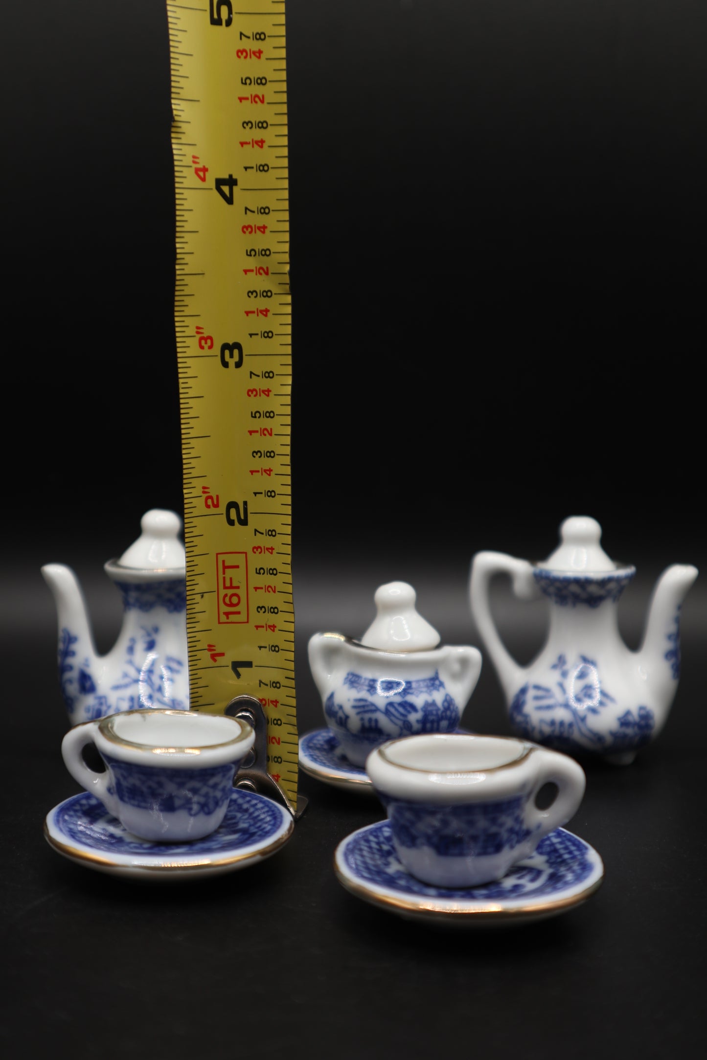 VINTAGE MINIATURE BLUE WILLOW PORCELAIN TEA SET