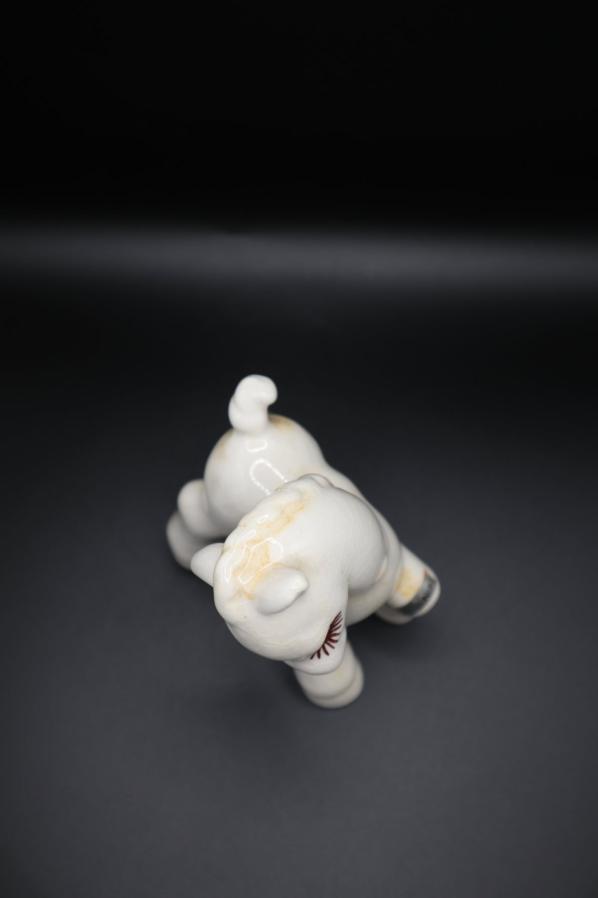 CERAMIC WHITE WITH YELLOW TINT HORSE
