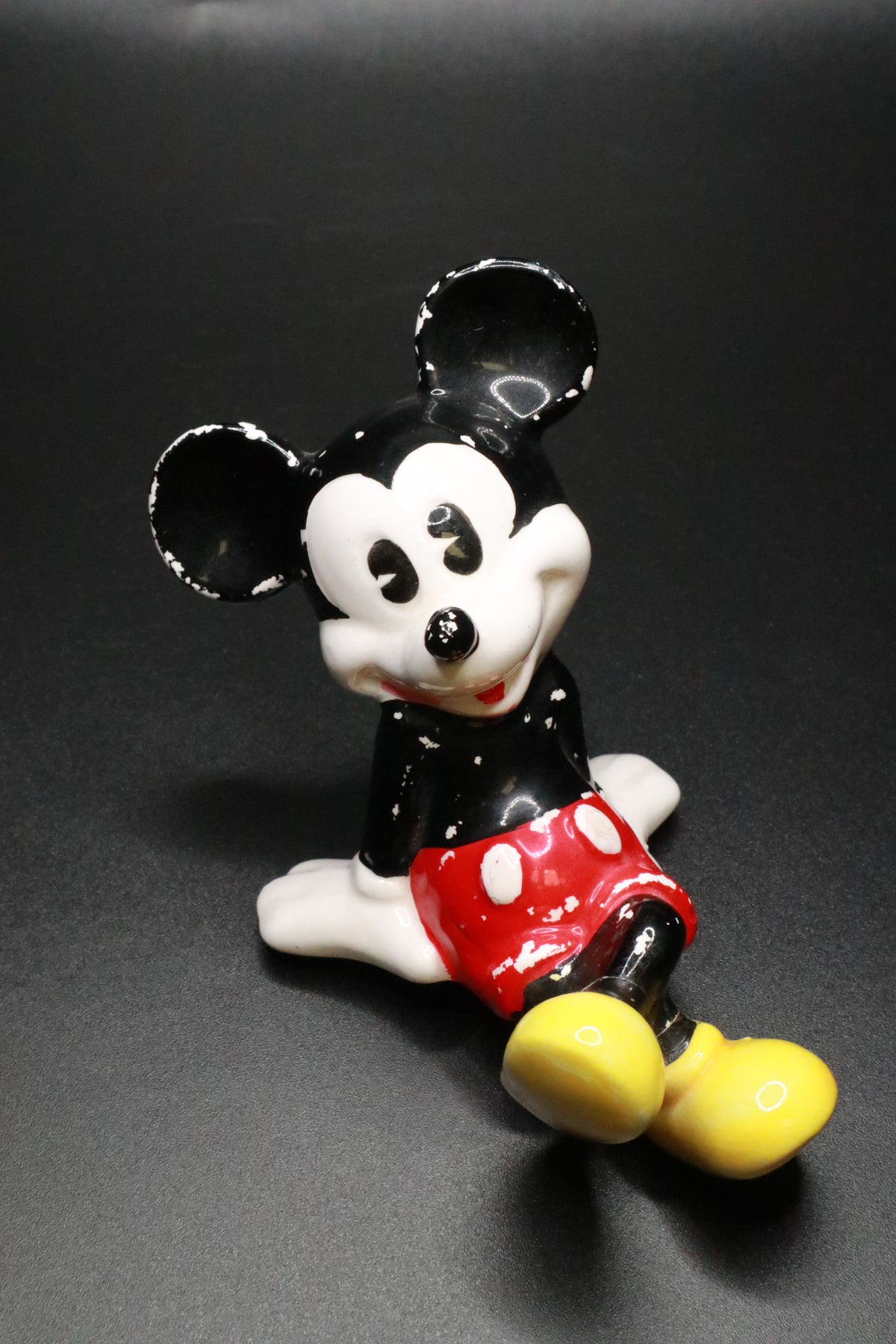 VINTAGE WALT DISNEY PRODUCTIONS JAPAN MICKEY MOUSE CERAMIC FIGURINE (AS IS)