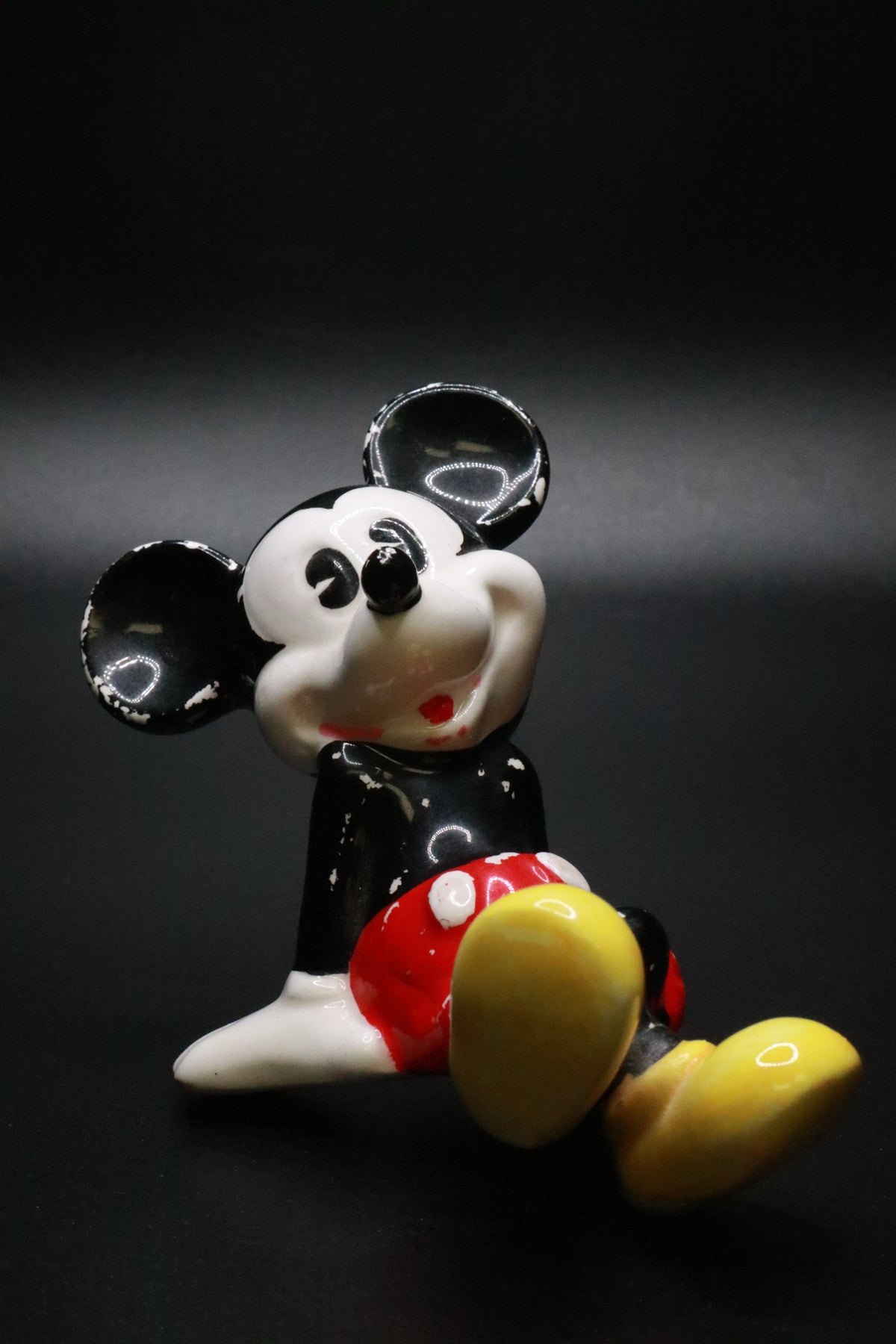 VINTAGE WALT DISNEY PRODUCTIONS JAPAN MICKEY MOUSE CERAMIC FIGURINE (AS IS)
