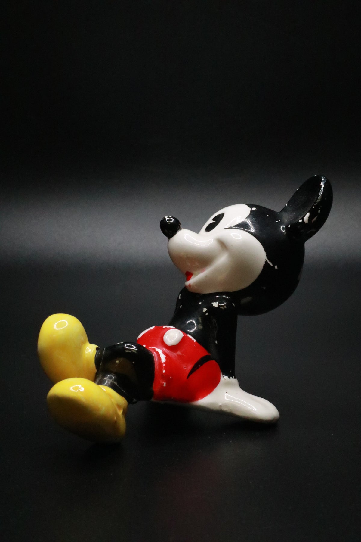 VINTAGE WALT DISNEY PRODUCTIONS JAPAN MICKEY MOUSE CERAMIC FIGURINE (AS IS)