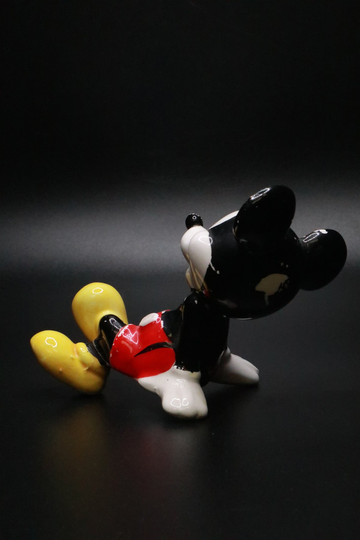 VINTAGE WALT DISNEY PRODUCTIONS JAPAN MICKEY MOUSE CERAMIC FIGURINE (AS IS)