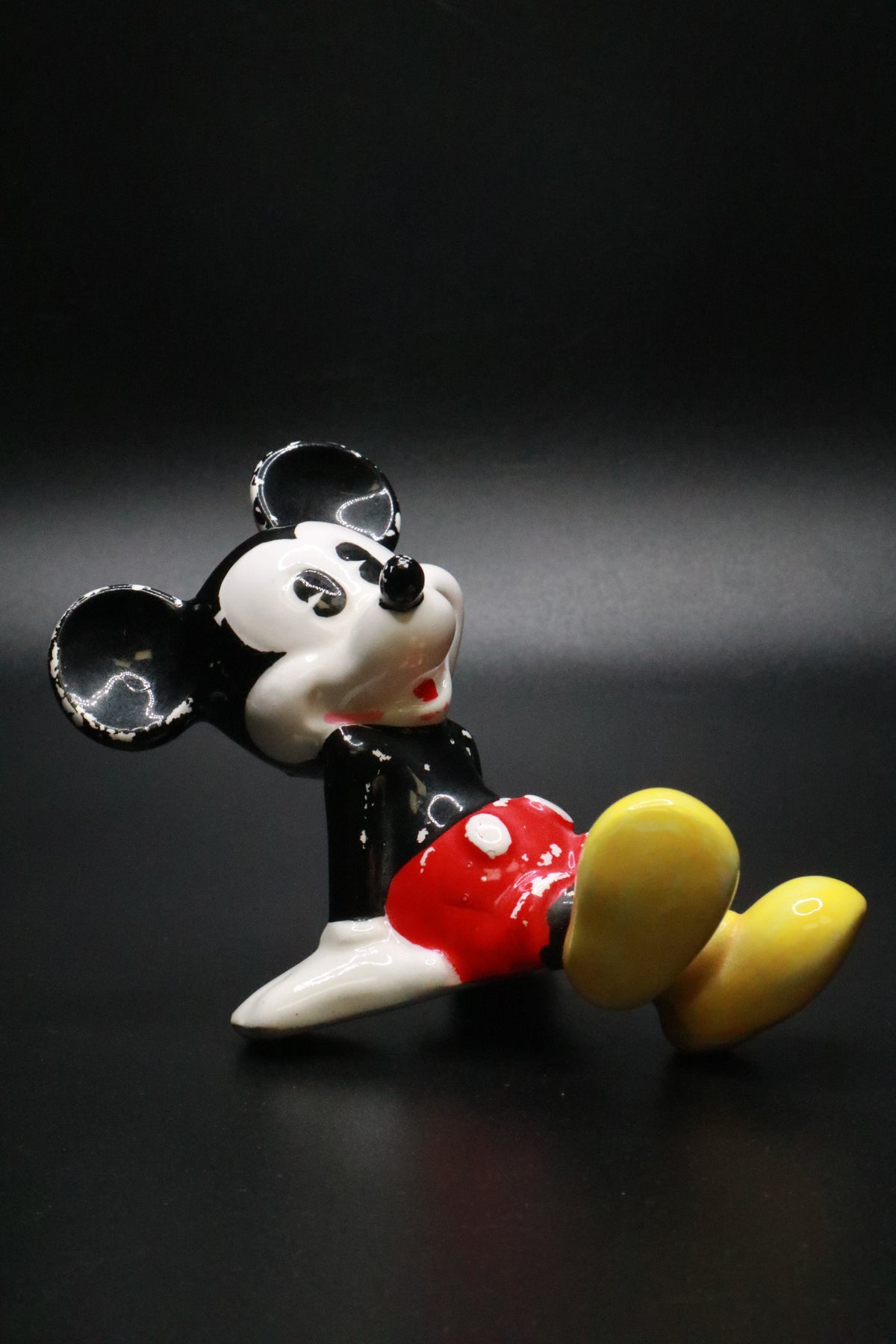 VINTAGE WALT DISNEY PRODUCTIONS JAPAN MICKEY MOUSE CERAMIC FIGURINE (AS IS)