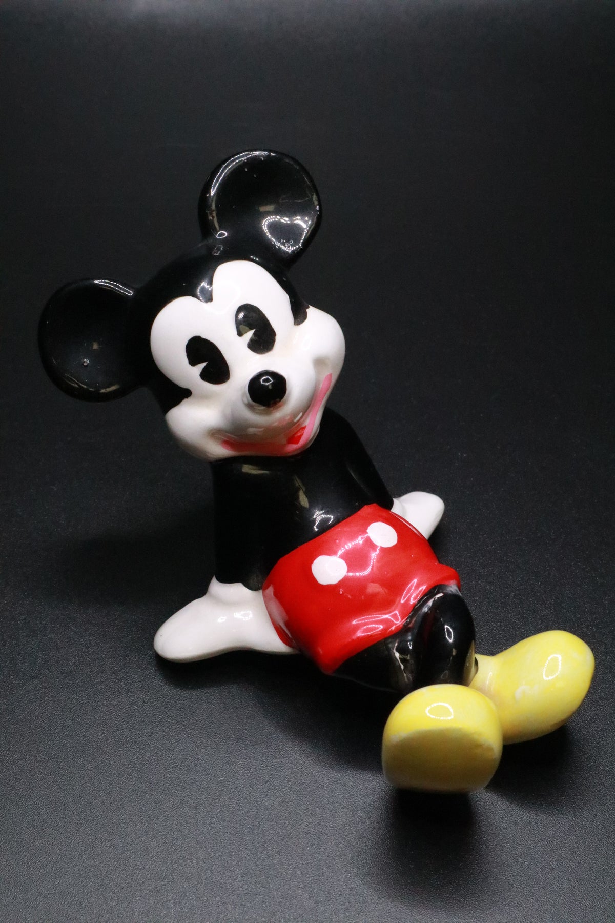 VINTAGE WALT DISNEY PRODUCTIONS JAPAN MICKEY MOUSE CERAMIC FIGURINE