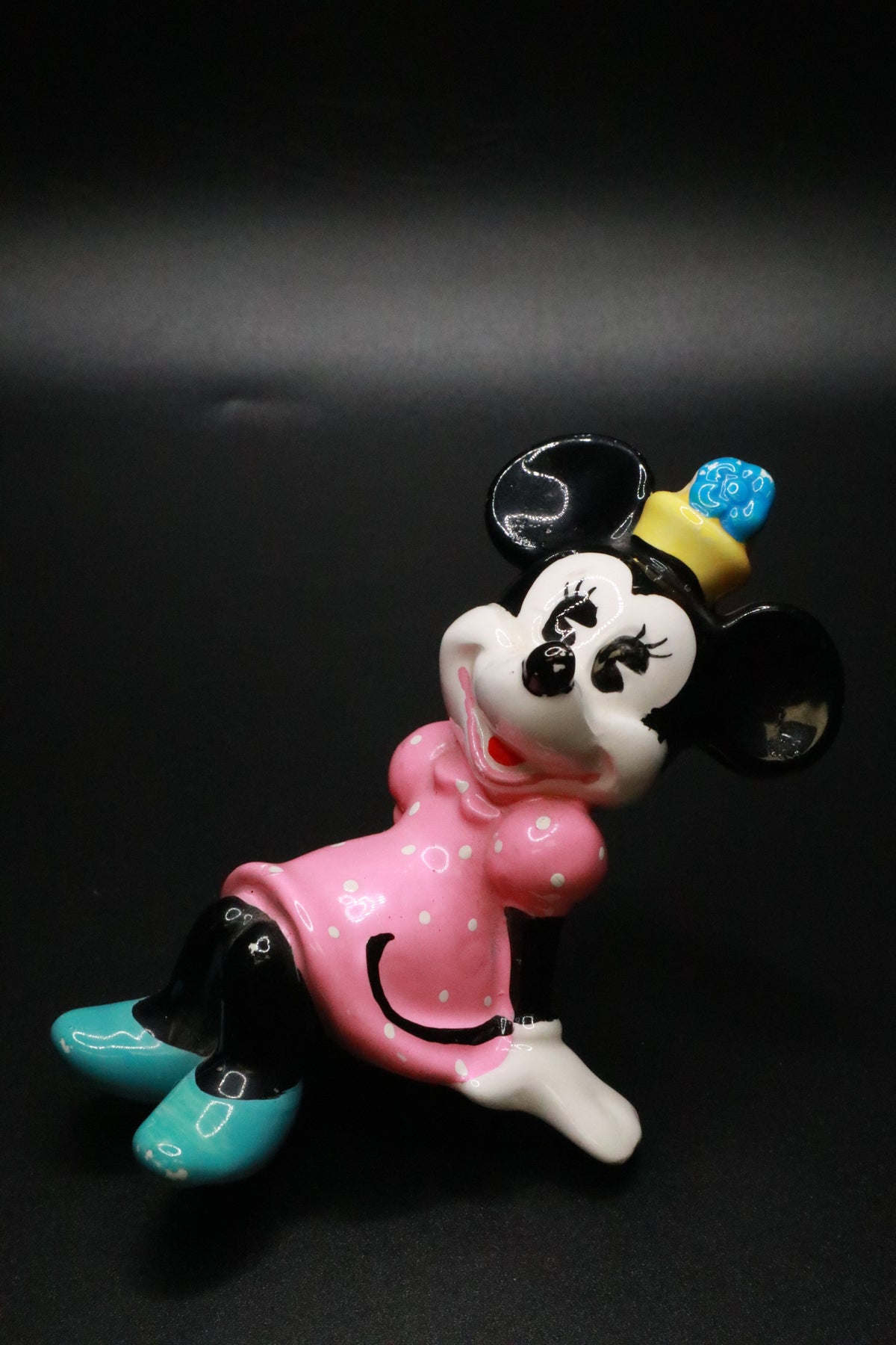 VINTAGE WALT DISNEY PRODUCTIONS JAPAN MINNIE MOUSE CERAMIC FIGURINE