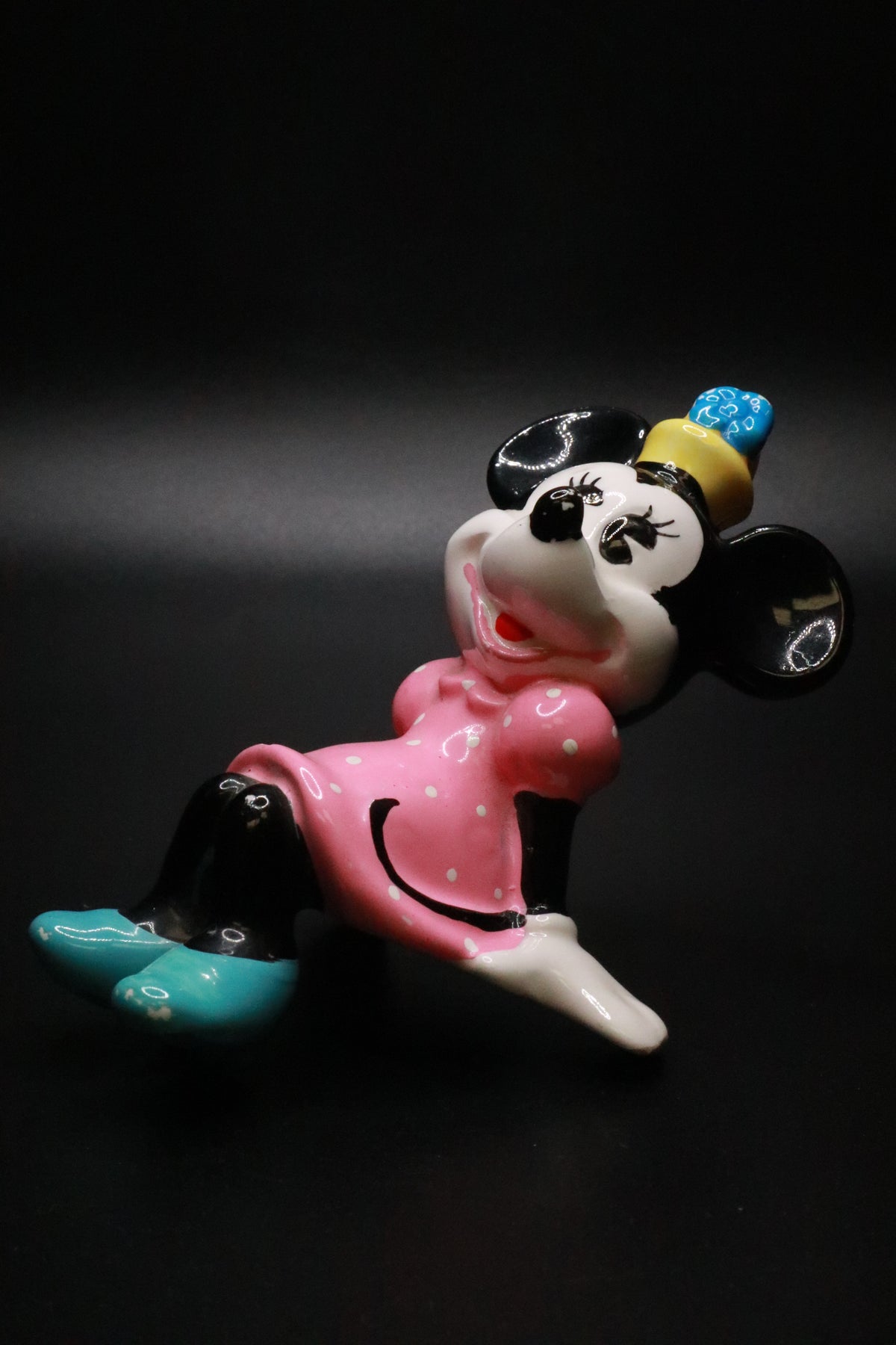VINTAGE WALT DISNEY PRODUCTIONS JAPAN MINNIE MOUSE CERAMIC FIGURINE