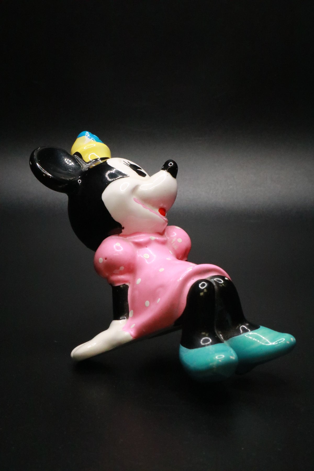 VINTAGE WALT DISNEY PRODUCTIONS JAPAN MINNIE MOUSE CERAMIC FIGURINE
