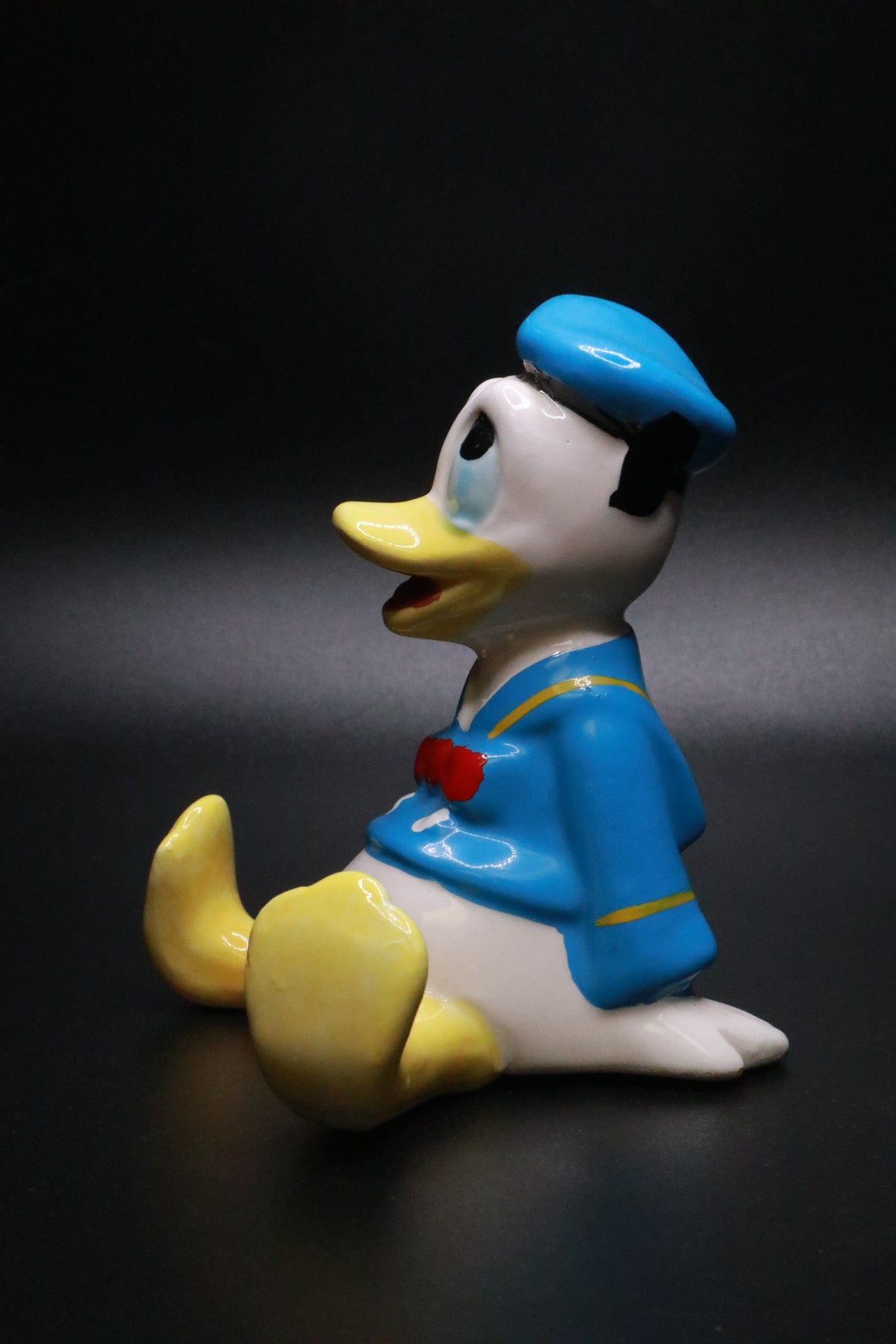 VINTAGE WALT DISNEY PRODUCTIONS JAPAN DONALD DUCK CERAMIC FIGURINE