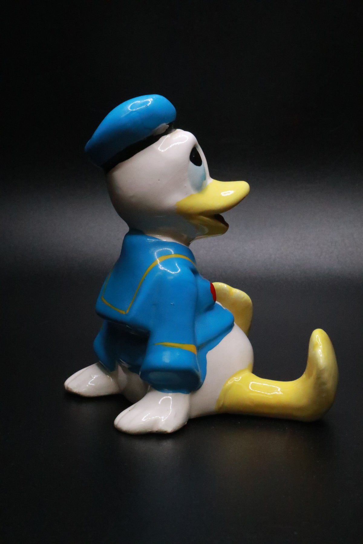 VINTAGE WALT DISNEY PRODUCTIONS JAPAN DONALD DUCK CERAMIC FIGURINE