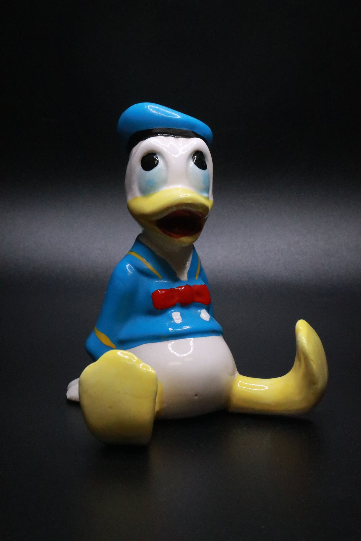 VINTAGE WALT DISNEY PRODUCTIONS JAPAN DONALD DUCK CERAMIC FIGURINE