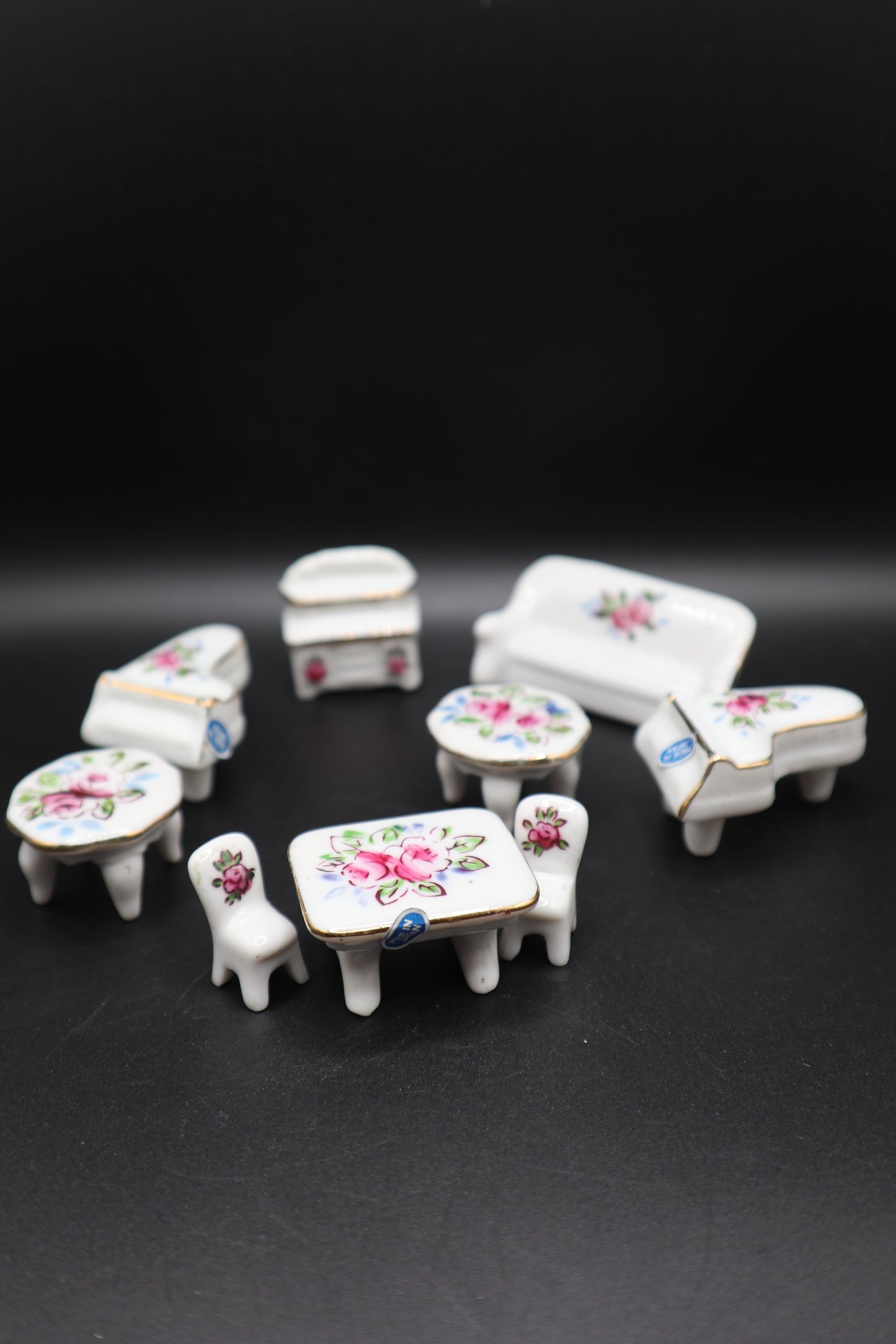 VINTAGE JAPANESE PORCELAIN DOLL HOUSE FURNITURE