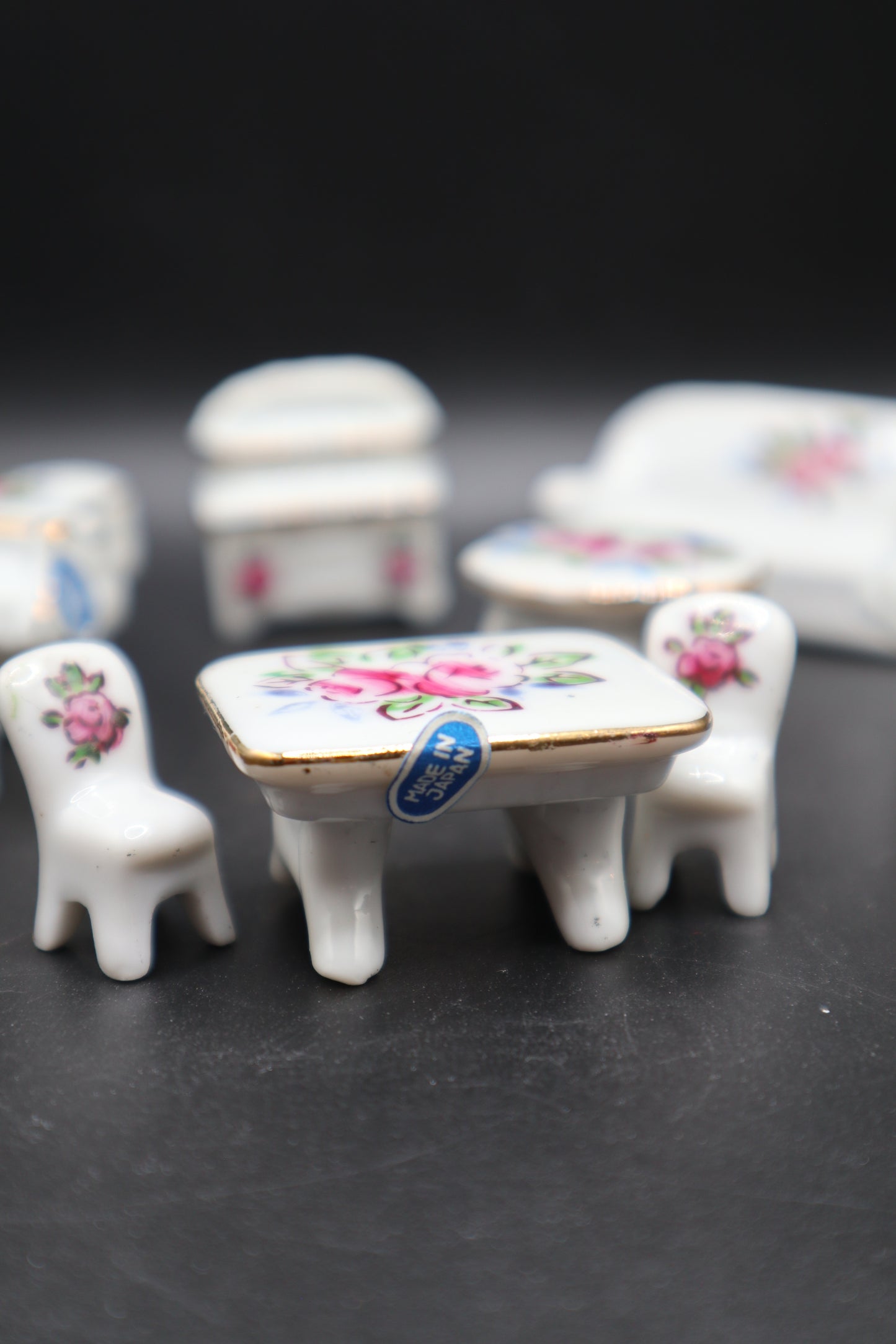 VINTAGE JAPANESE PORCELAIN DOLL HOUSE FURNITURE
