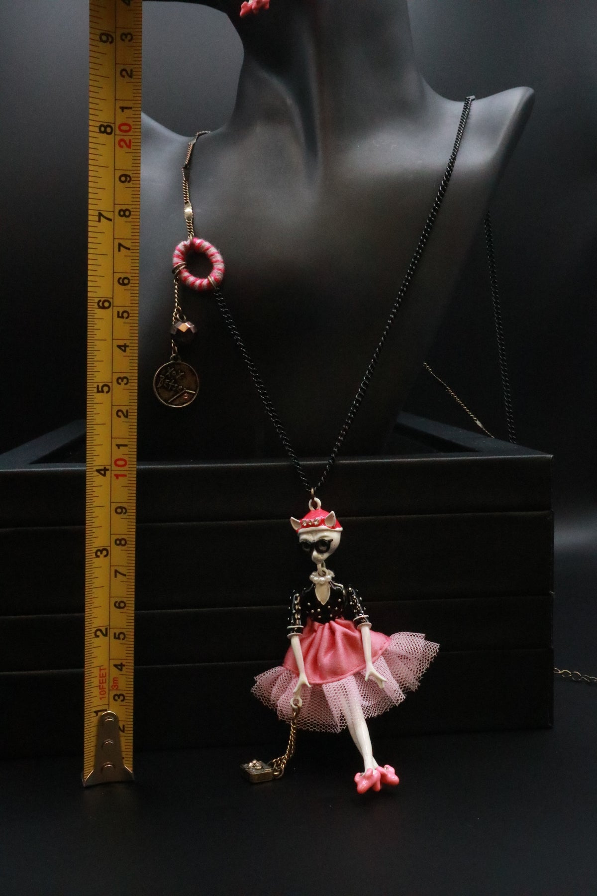 VINTAGE BETSEY JOHNSON CAMEO DIVA CAT NECKLACE AND 1 EARRING