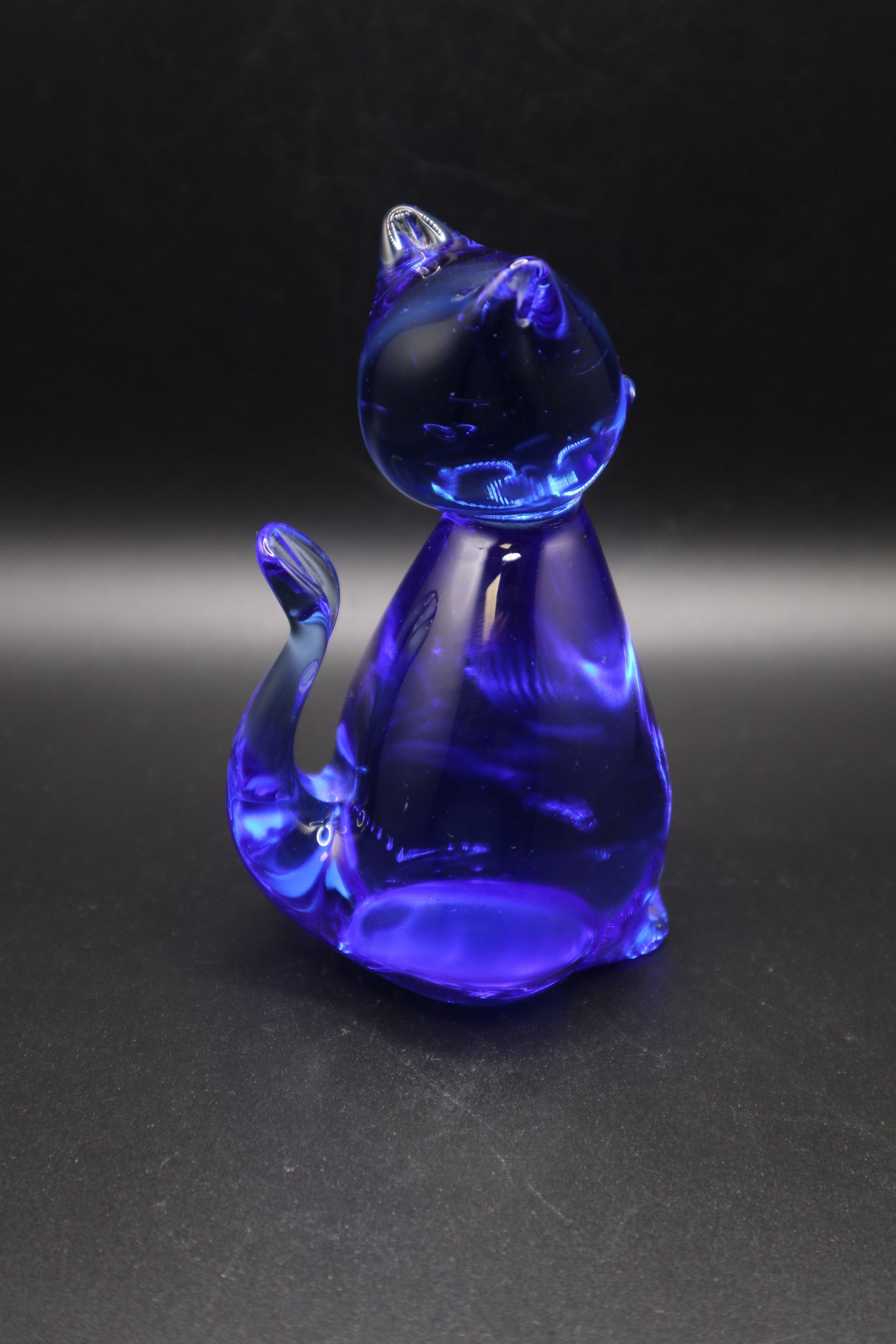 VINTAGE HAND BLOWN COBALT BLUE ART GLASS CAT