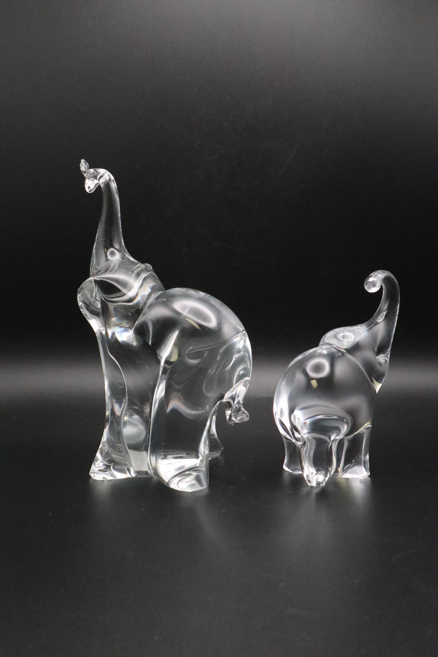 VINTAGE SET OF 2 ART GLASS ELEPHANTS