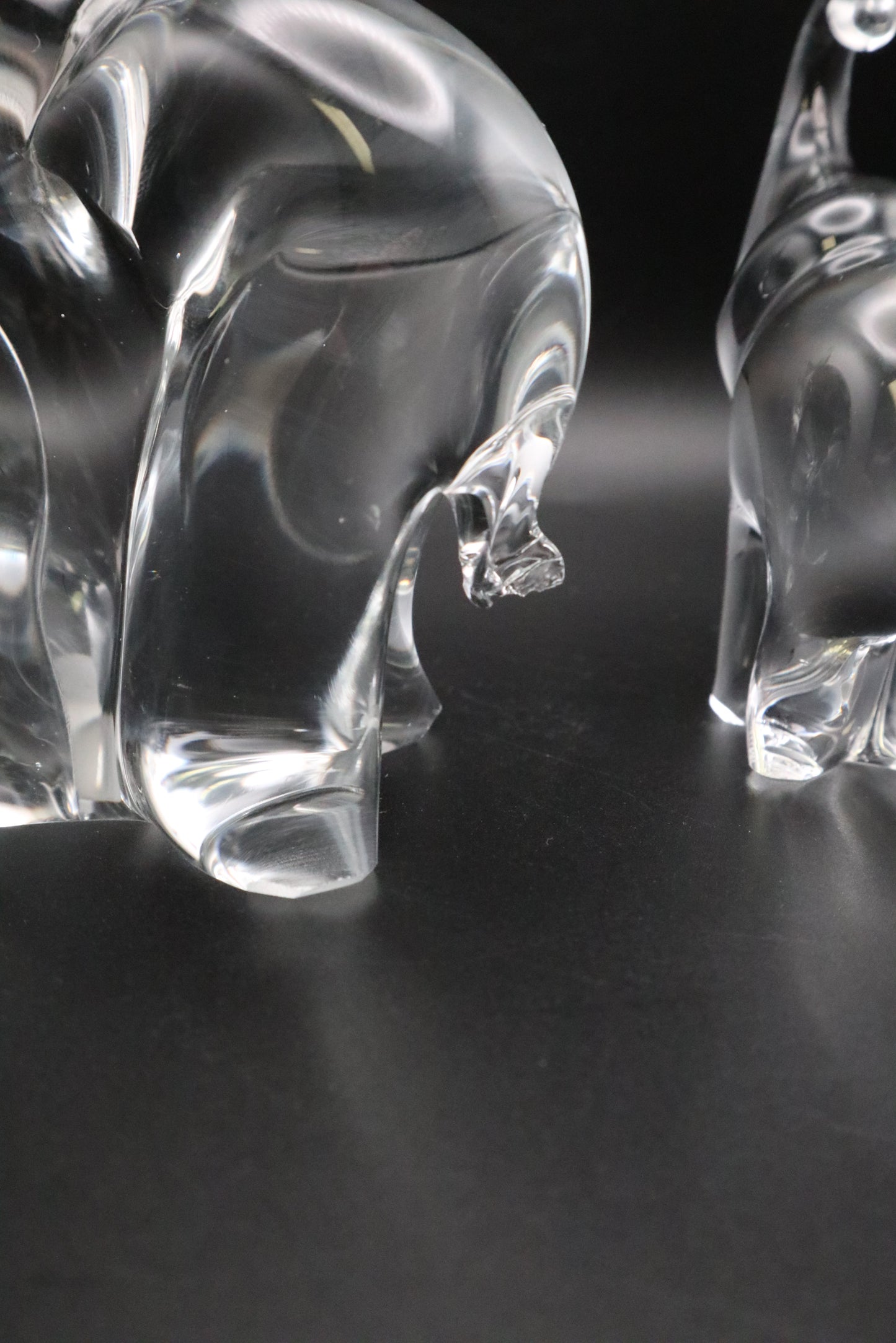 VINTAGE SET OF 2 ART GLASS ELEPHANTS